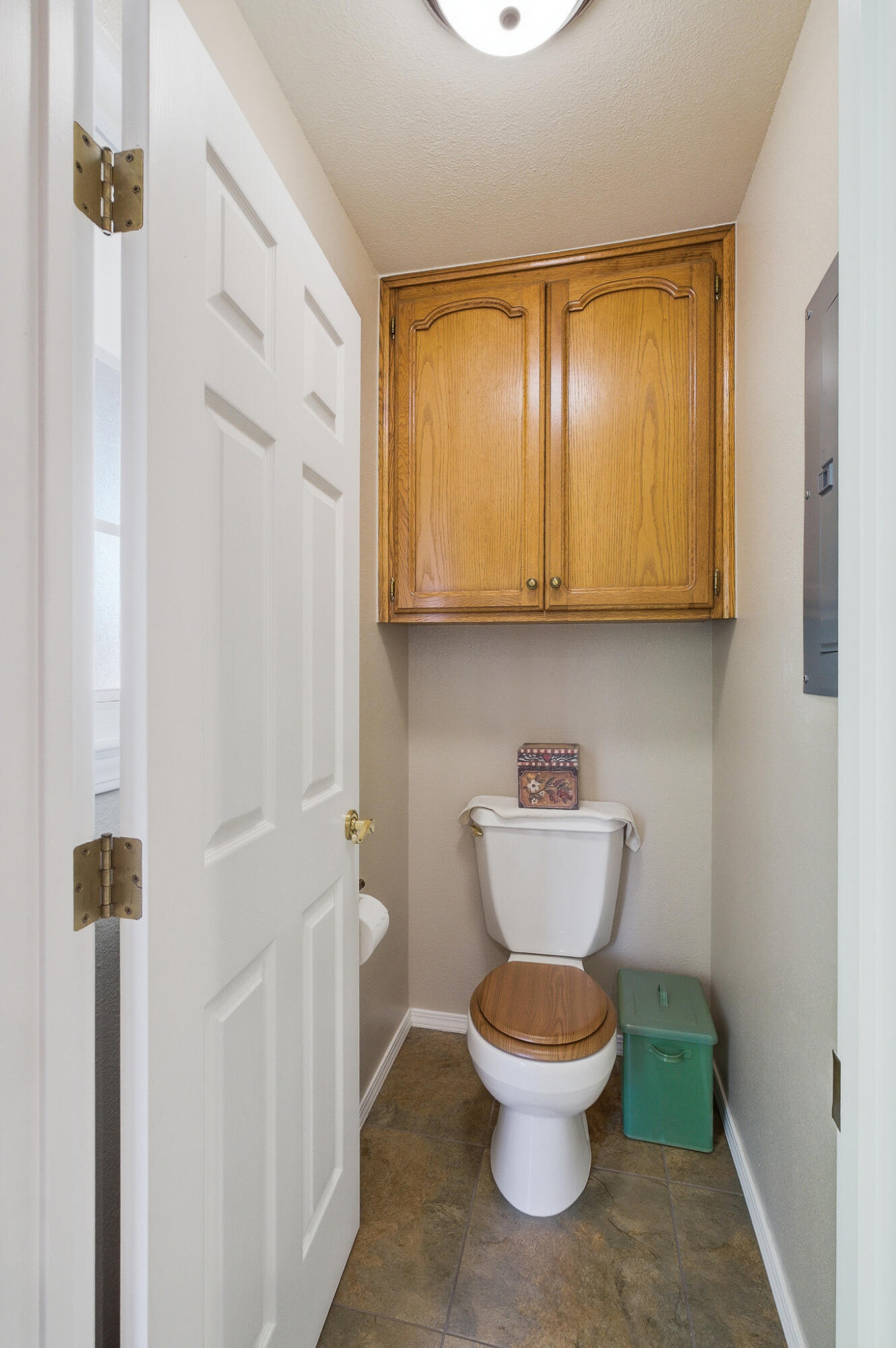 2320 SW Cottonwood Cir, Visalia, CA 93277