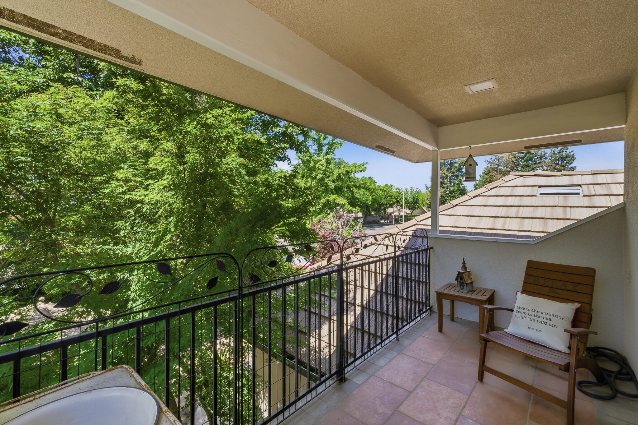 2320 SW Cottonwood Cir, Visalia, CA 93277