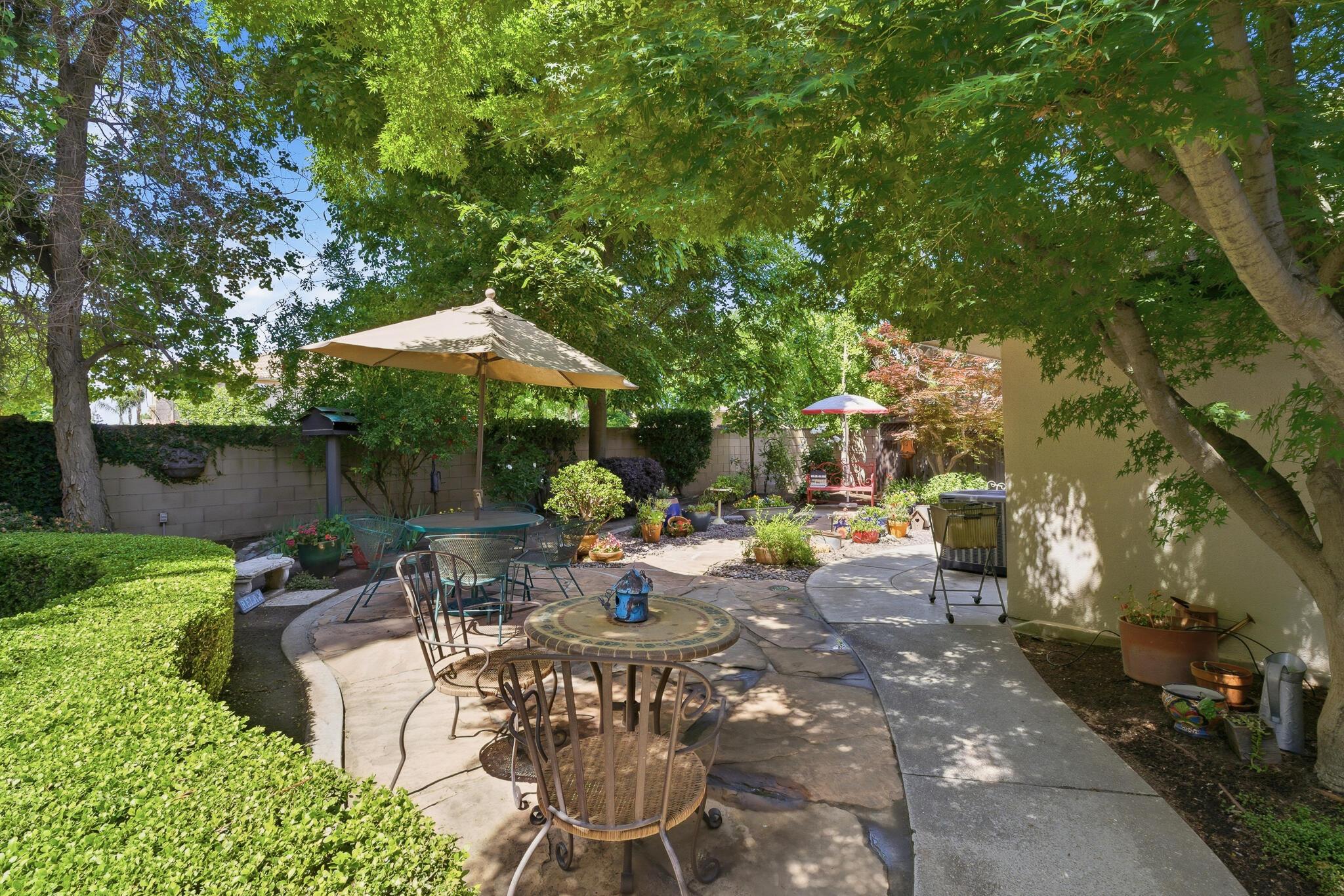 2320 SW Cottonwood Cir, Visalia, CA 93277