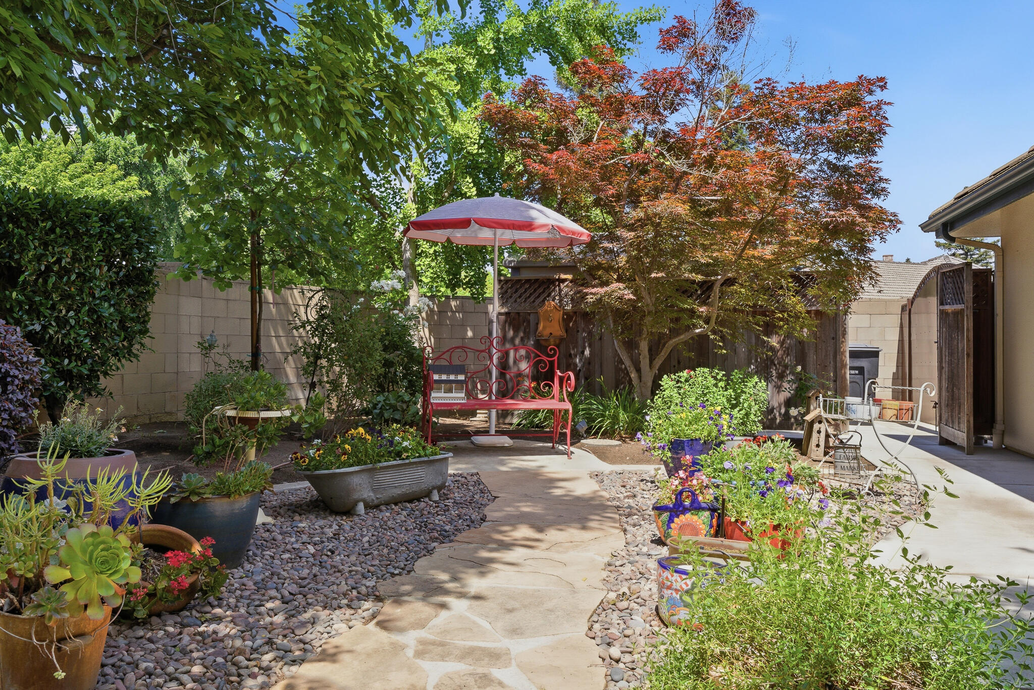 2320 SW Cottonwood Cir, Visalia, CA 93277