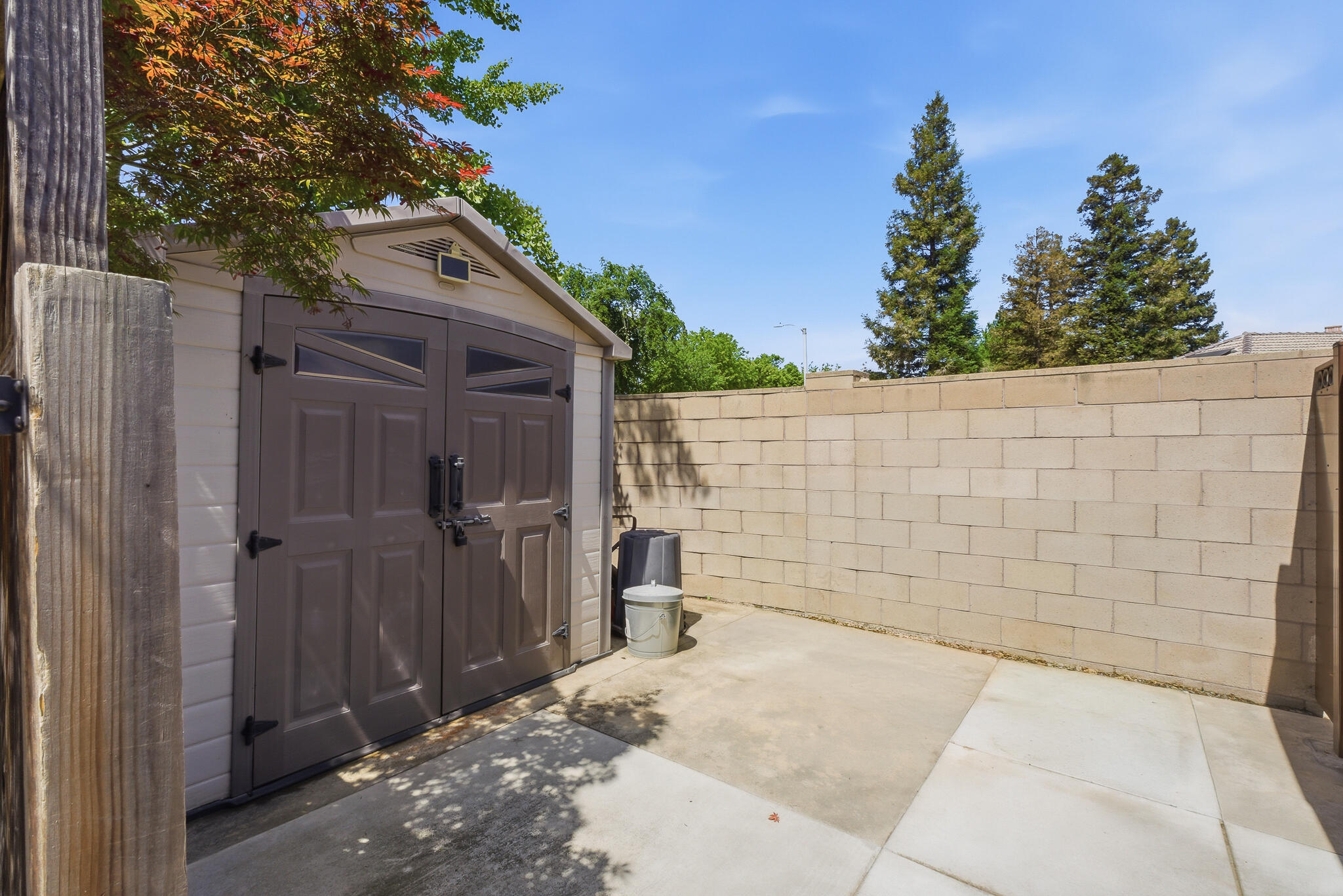 2320 SW Cottonwood Cir, Visalia, CA 93277