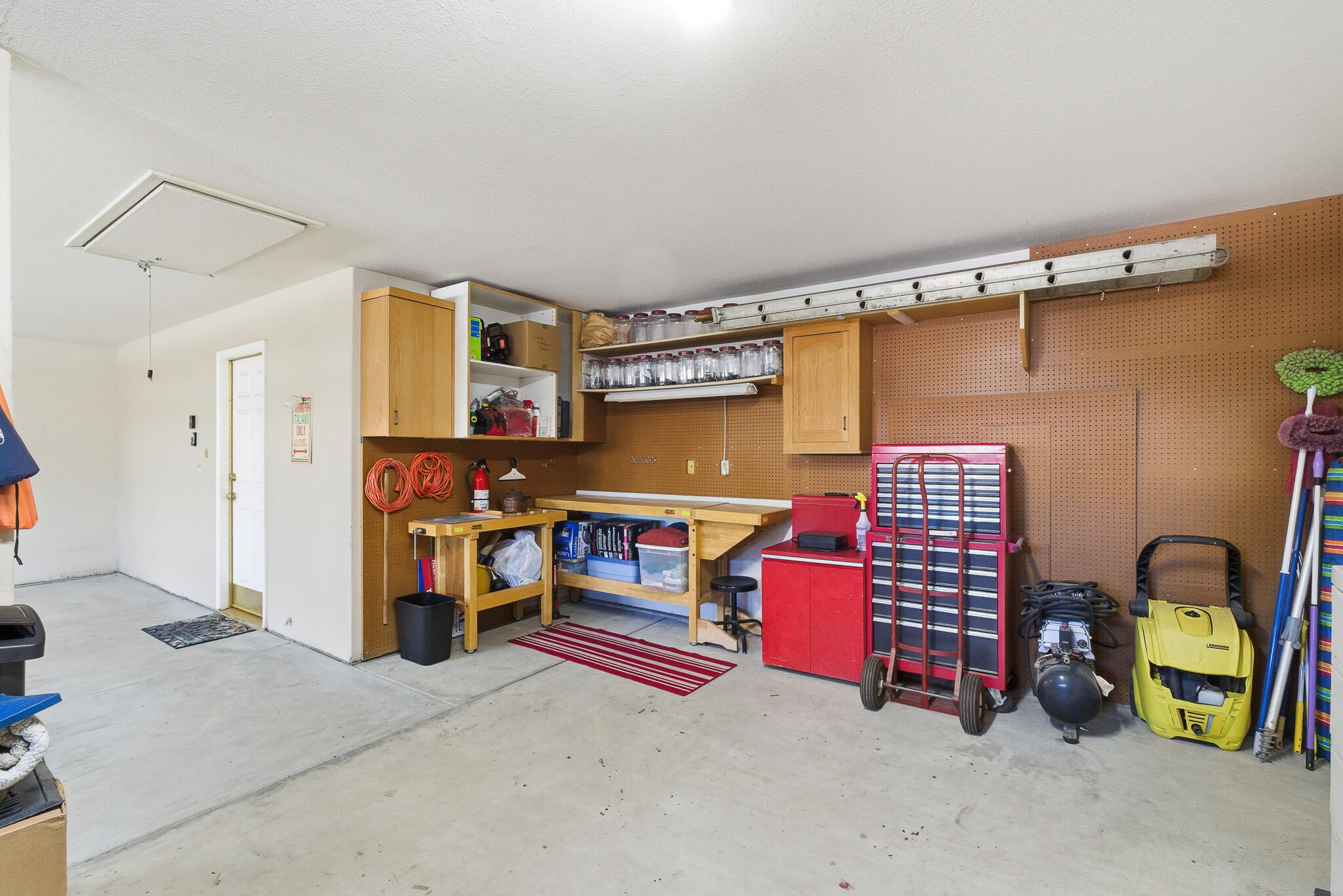 2320 SW Cottonwood Cir, Visalia, CA 93277