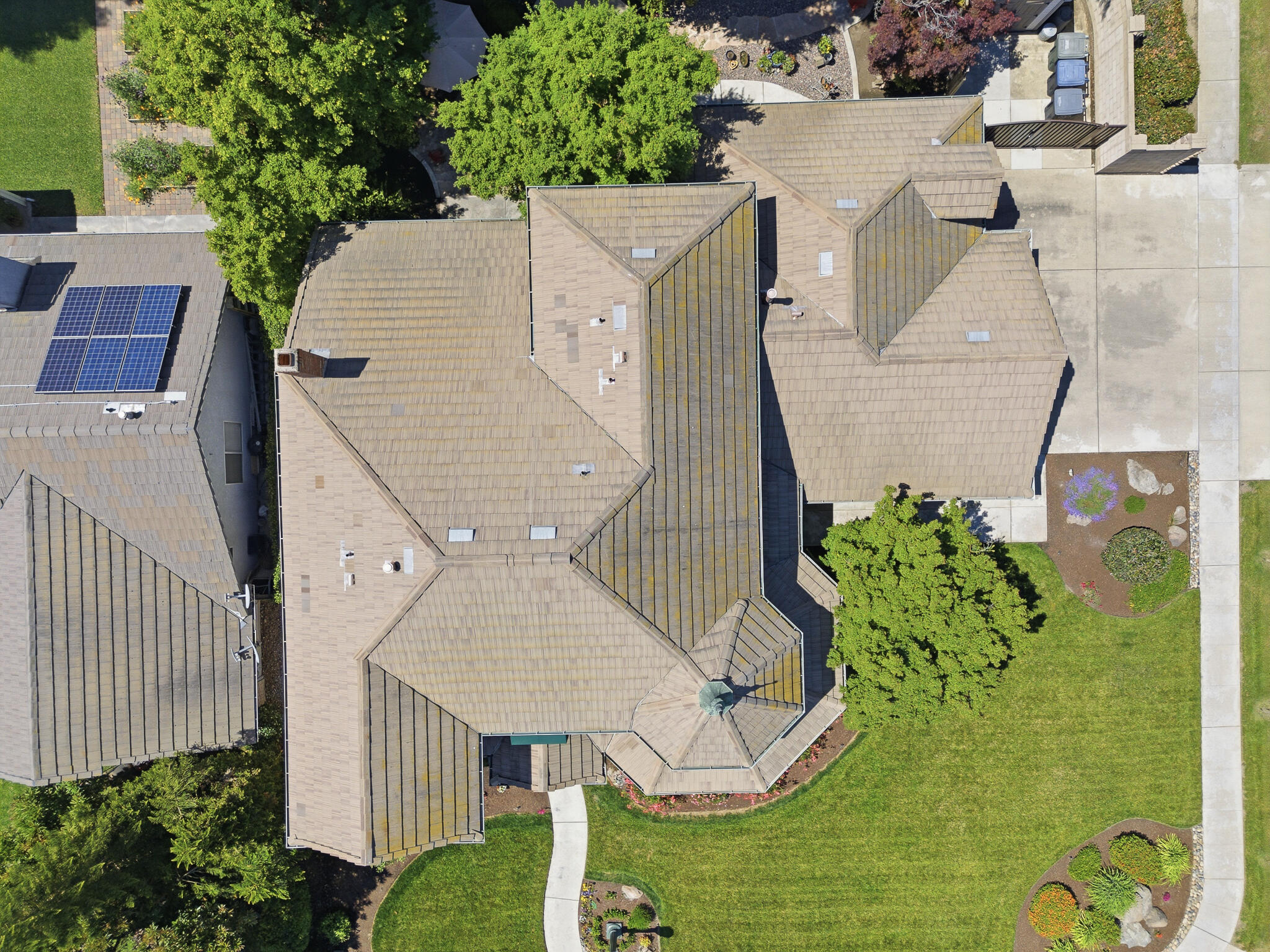 2320 SW Cottonwood Cir, Visalia, CA 93277