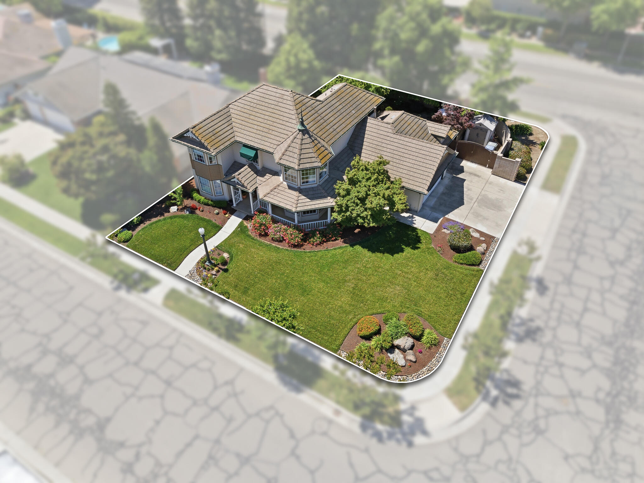 2320 SW Cottonwood Cir, Visalia, CA 93277