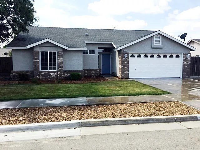 2111 W Merritt Ave, Tulare, CA 93274