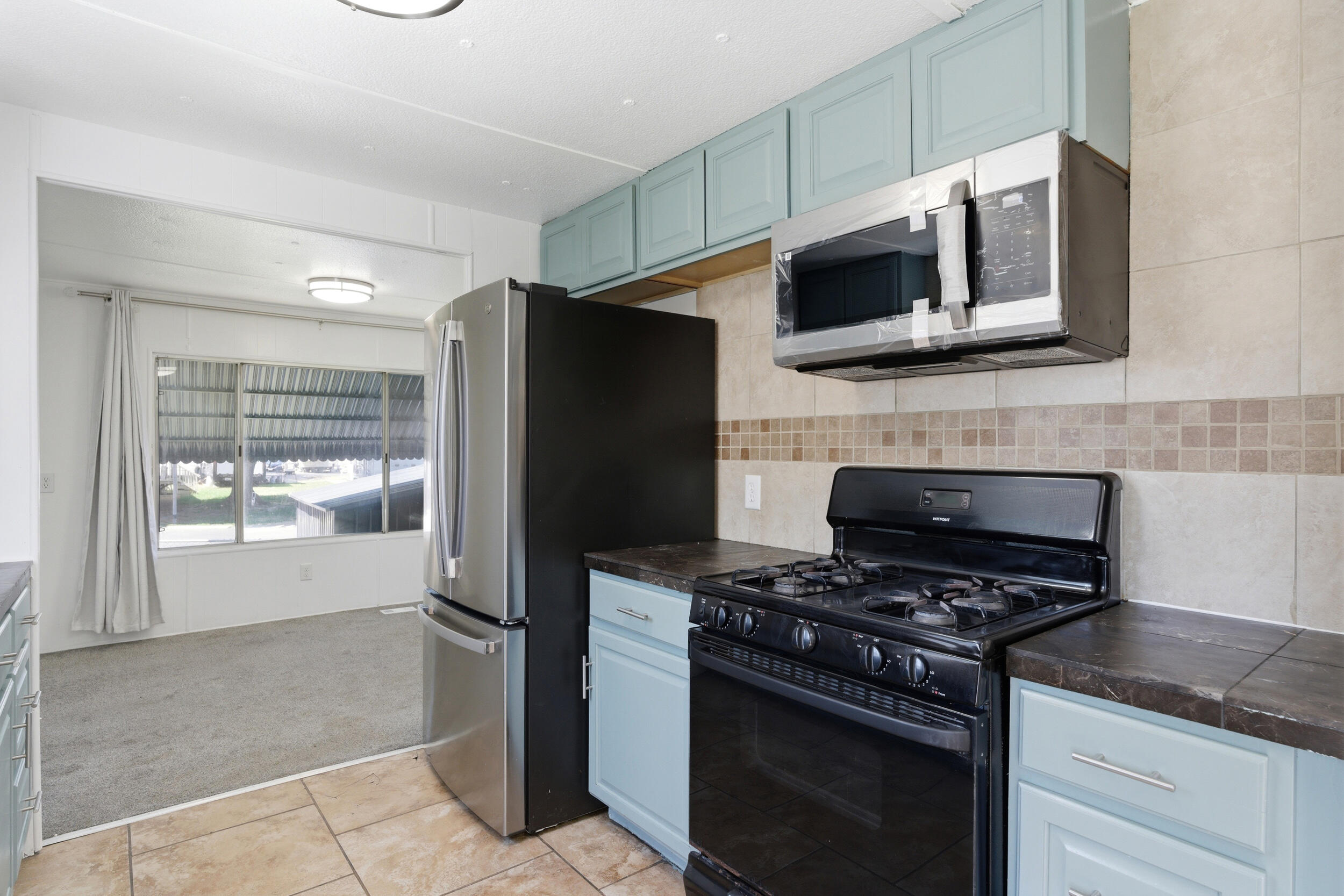 12846 W Lacey Blvd #Spc. 33, Hanford, CA 93230