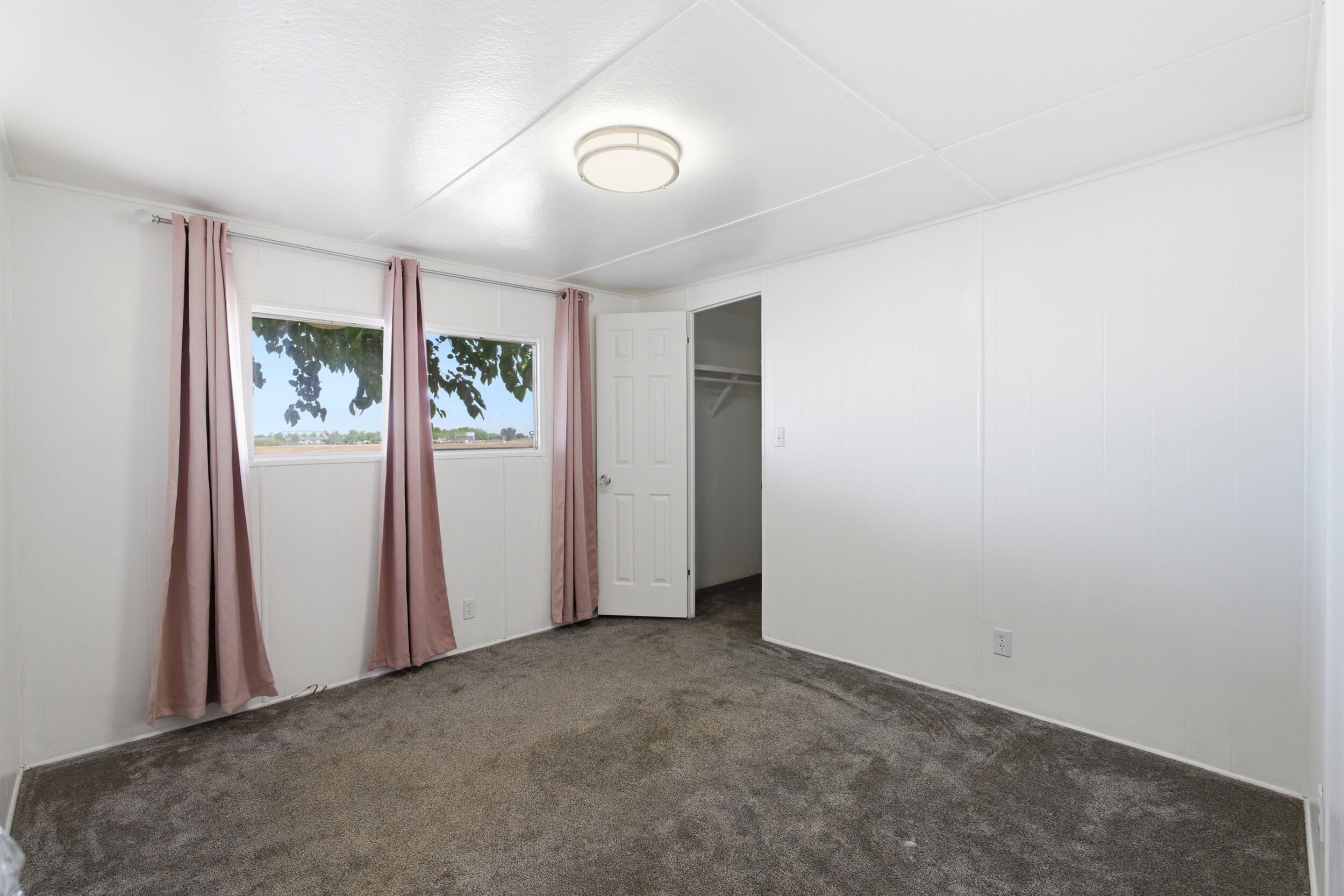 12846 W Lacey Blvd #Spc. 33, Hanford, CA 93230