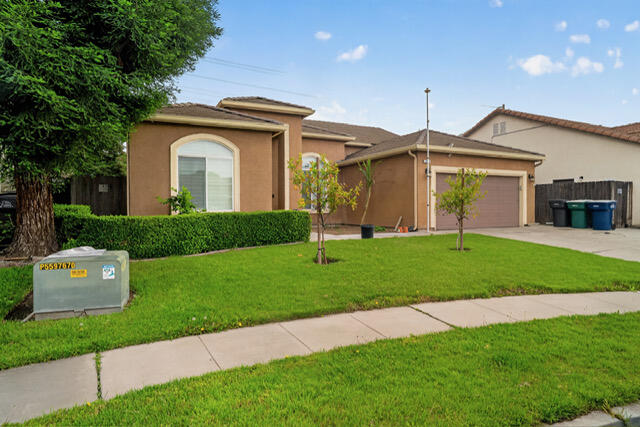 1983 Malvasia Ct, Tulare, CA 93274