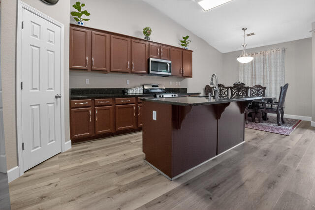 1983 Malvasia Ct, Tulare, CA 93274