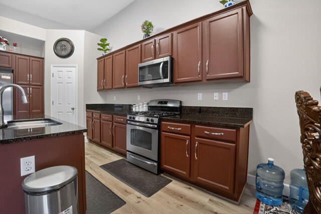 1983 Malvasia Ct, Tulare, CA 93274