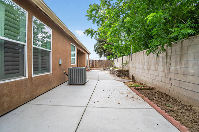 1983 Malvasia Ct, Tulare, CA 93274