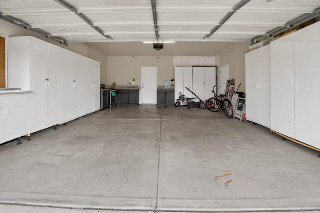 1983 Malvasia Ct, Tulare, CA 93274