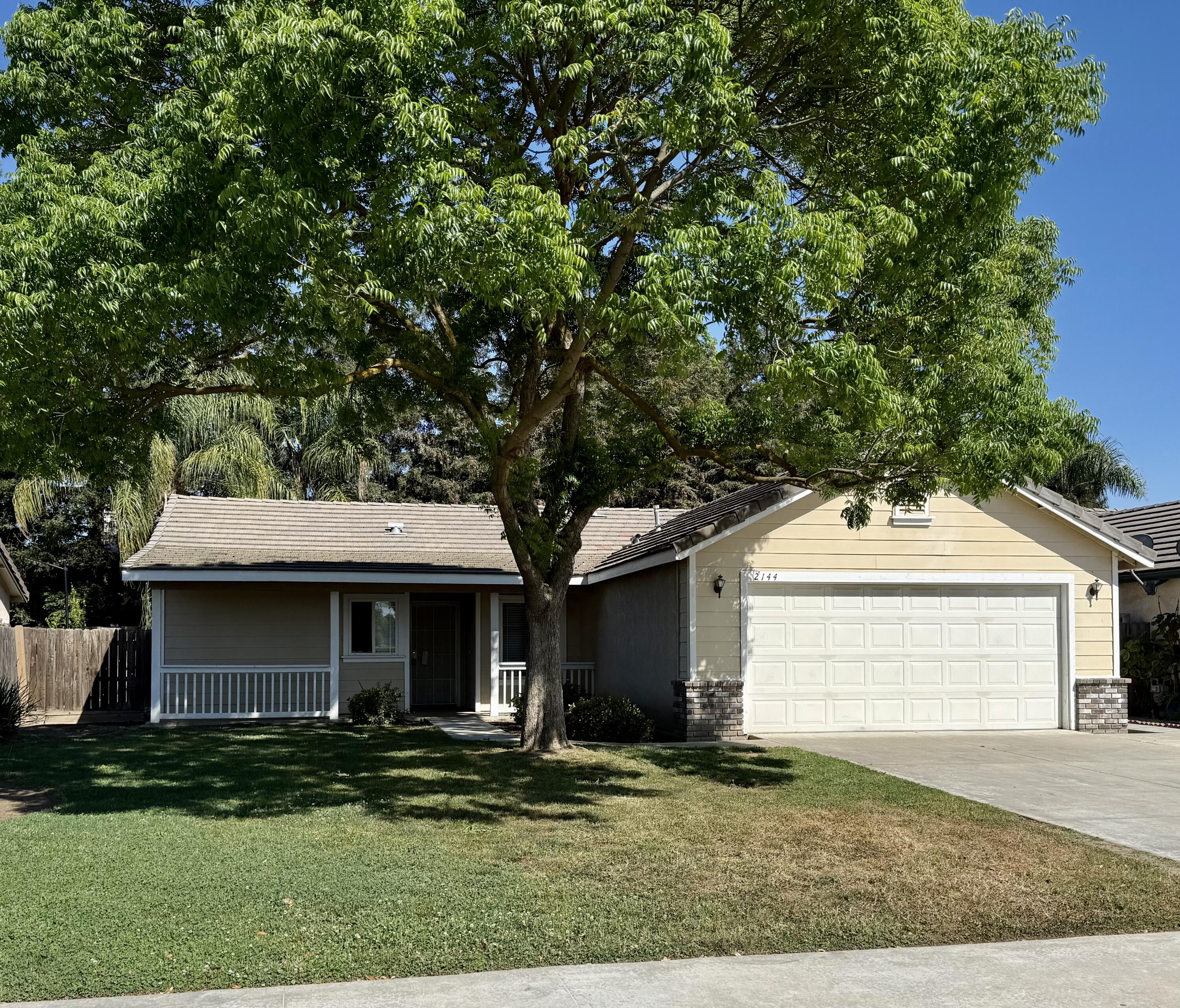 2144 S Virmargo St, Visalia, CA 93292