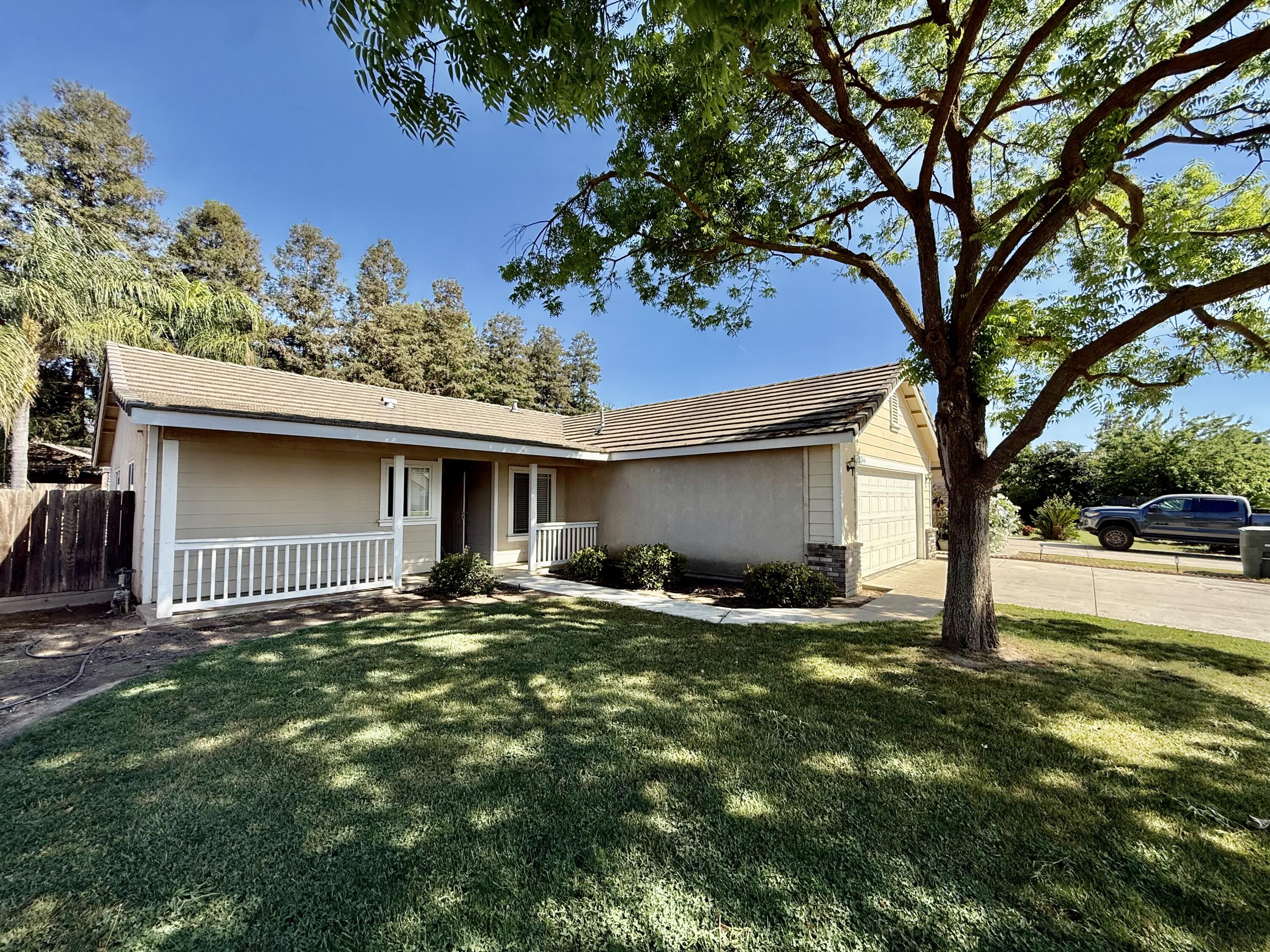 2144 S Virmargo St, Visalia, CA 93292