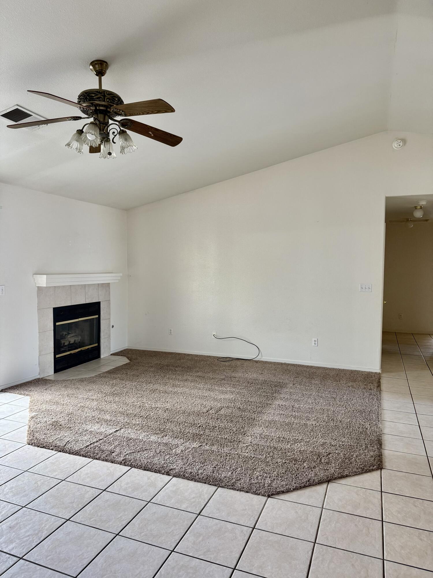 2144 S Virmargo St, Visalia, CA 93292