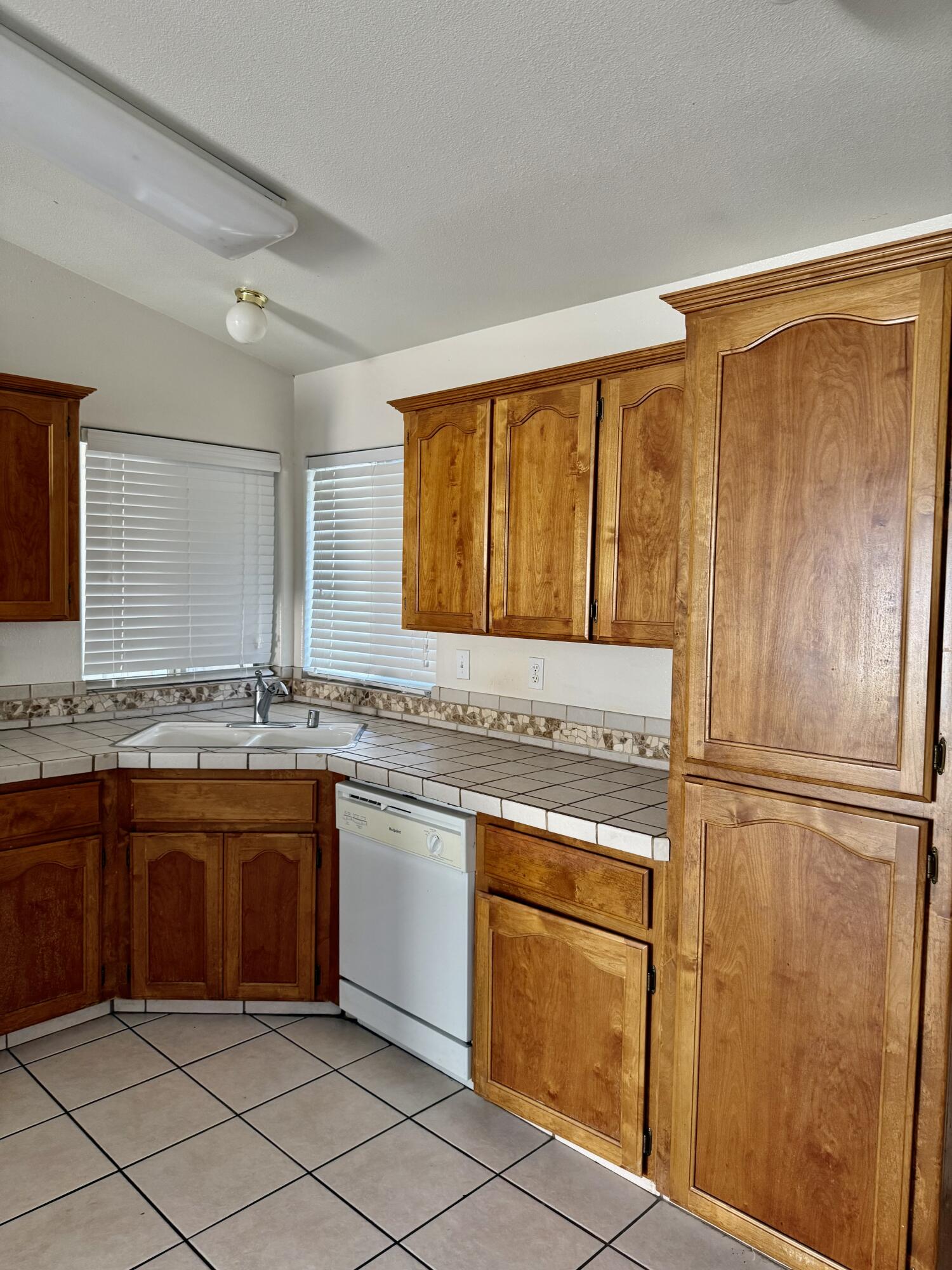 2144 S Virmargo St, Visalia, CA 93292