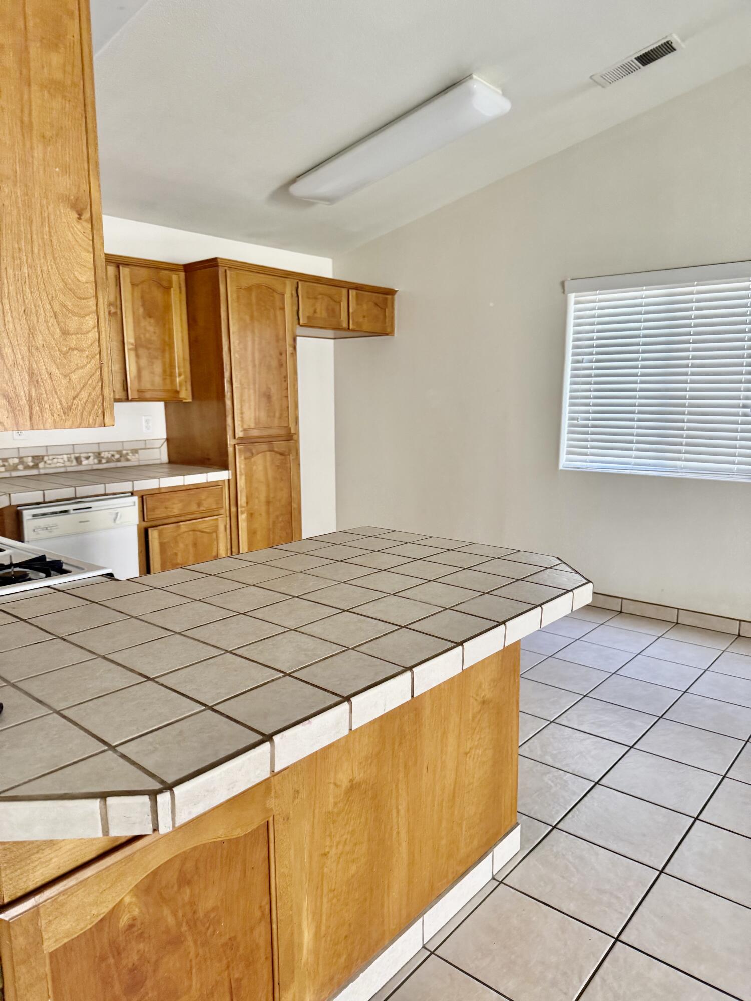 2144 S Virmargo St, Visalia, CA 93292