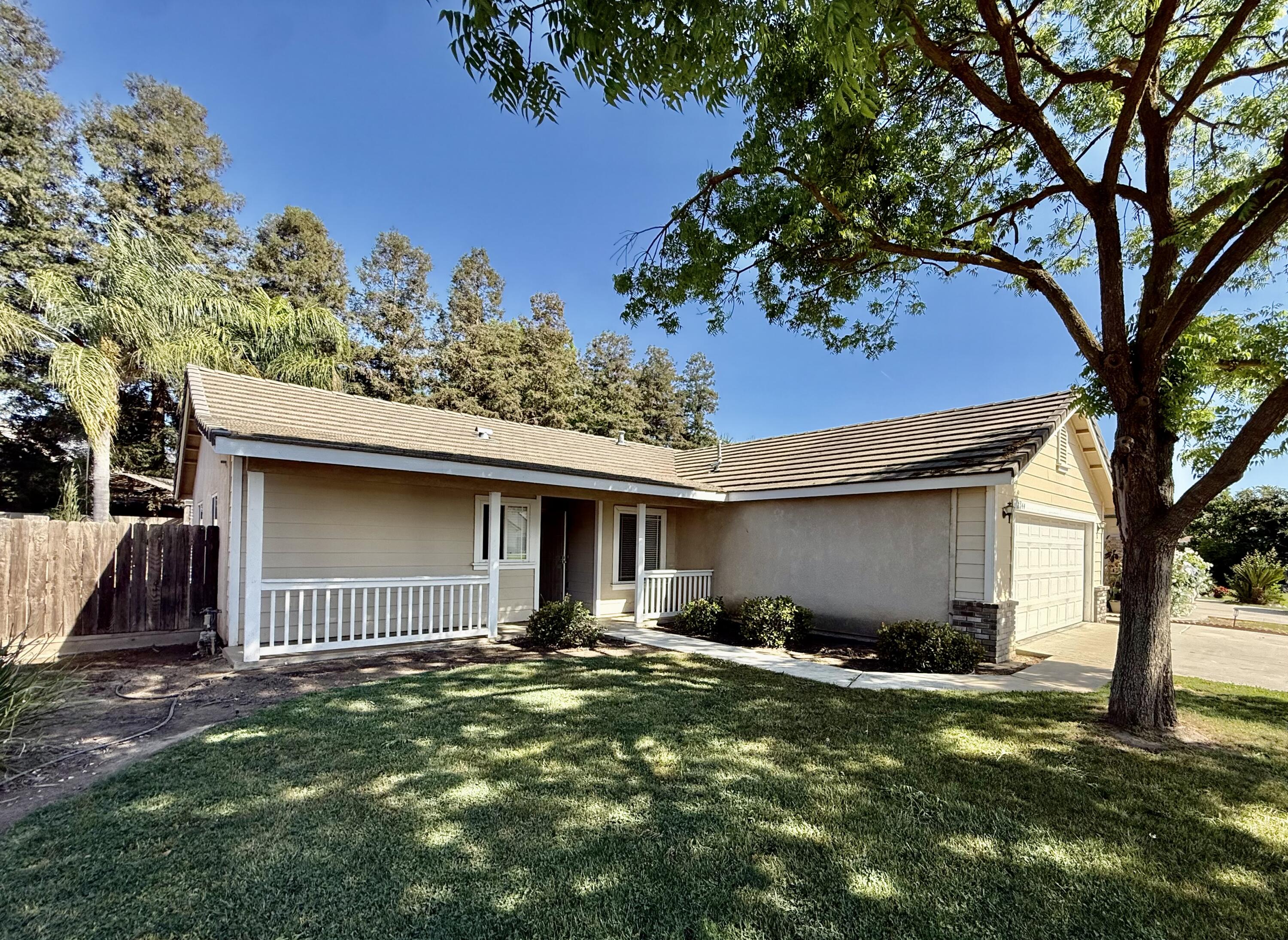 2144 S Virmargo St, Visalia, CA 93292