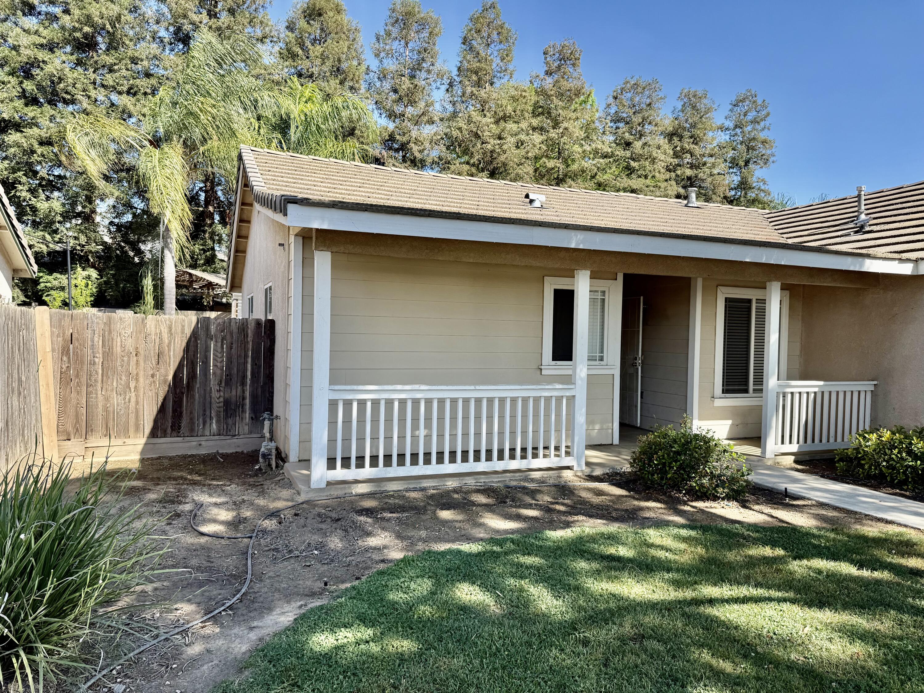 2144 S Virmargo St, Visalia, CA 93292