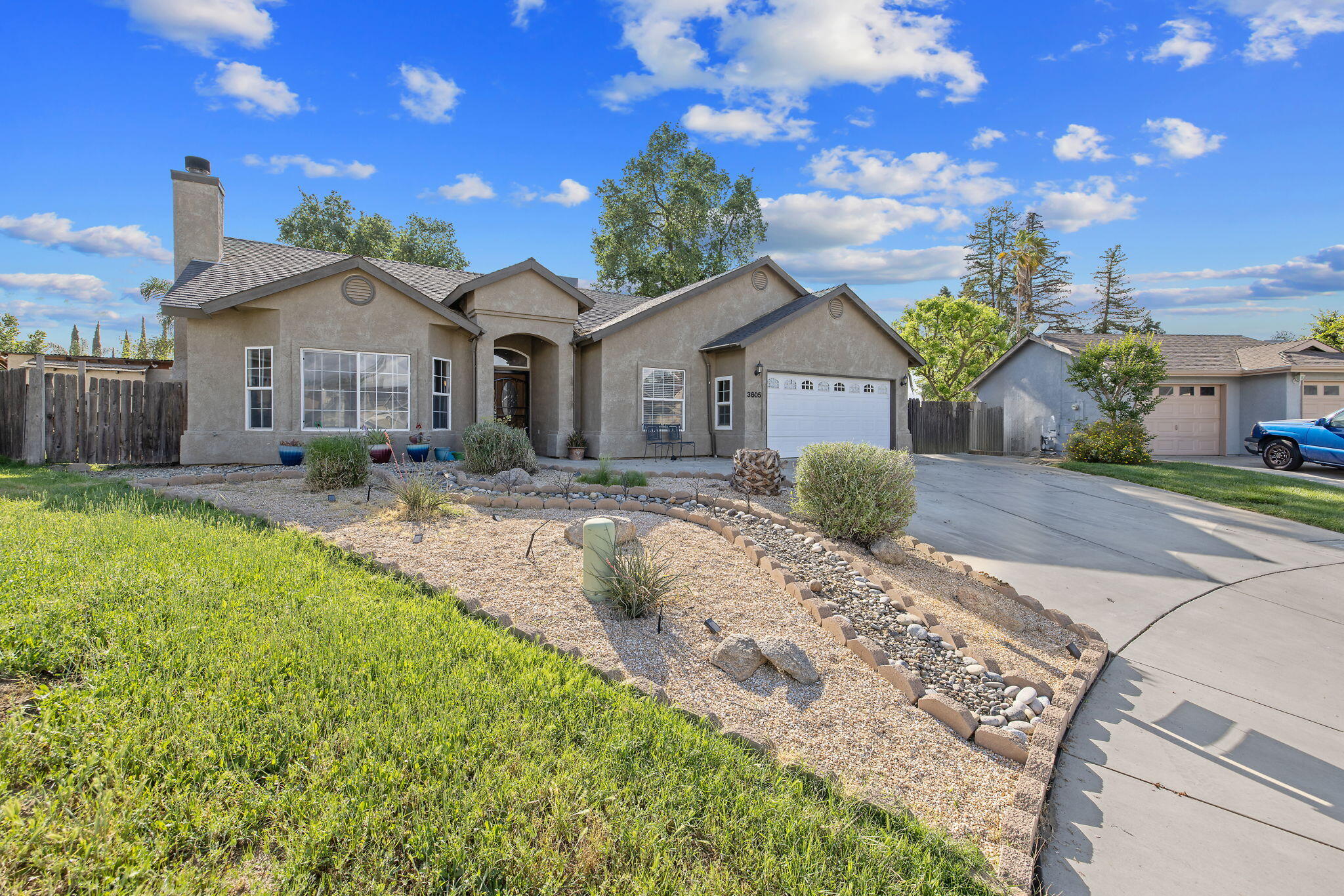 3605 E School Ct, Visalia, CA 93292