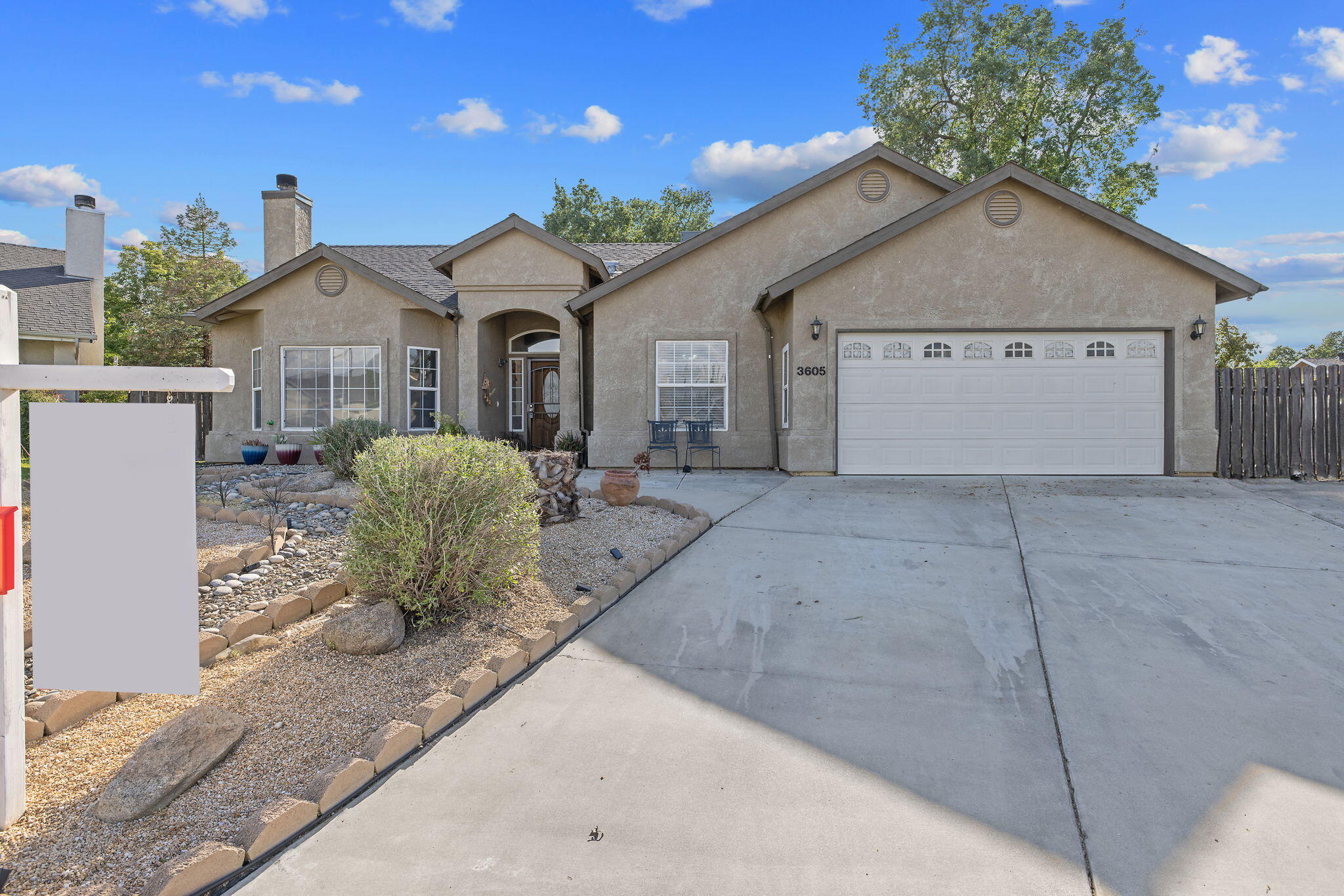 3605 E School Ct, Visalia, CA 93292