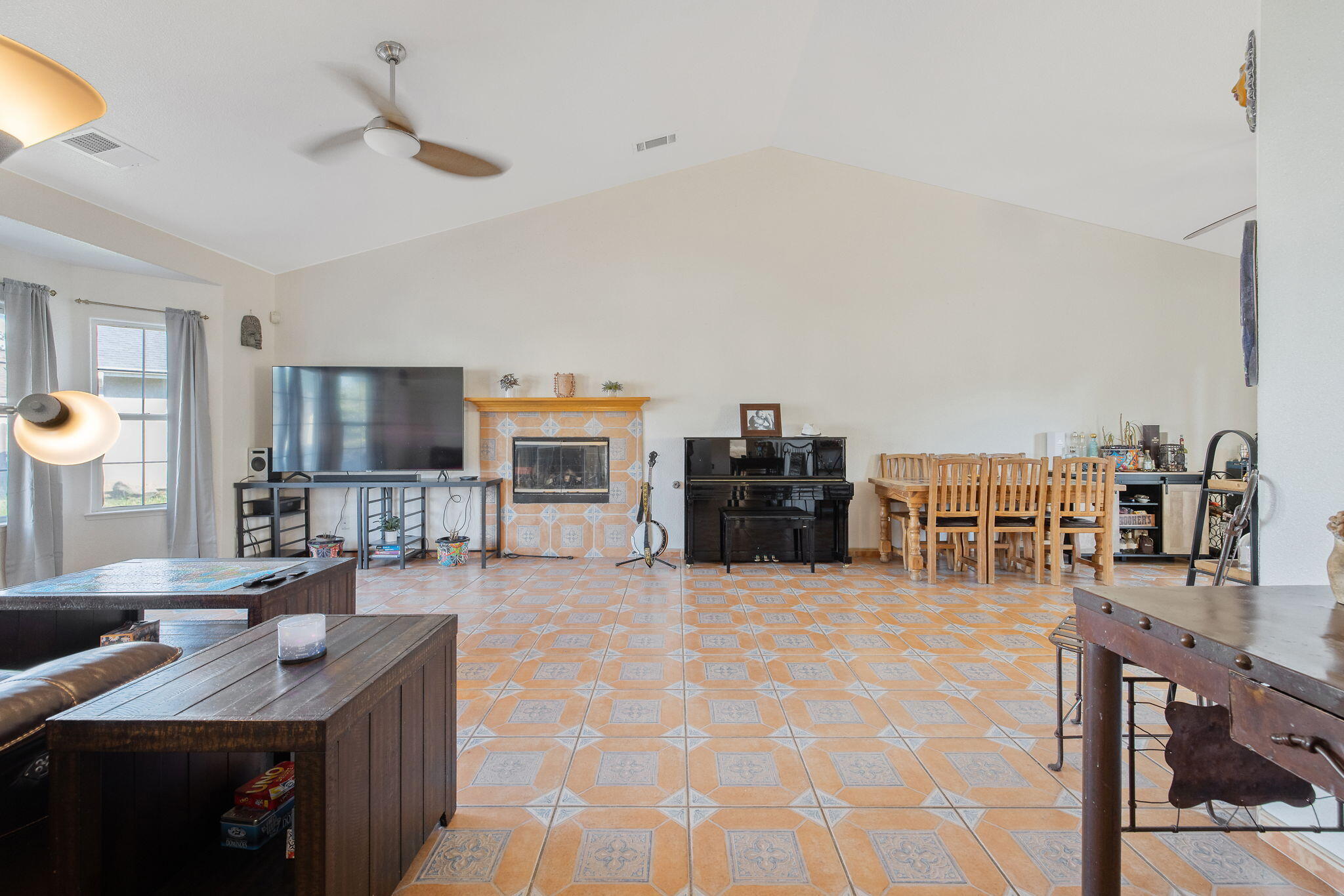 3605 E School Ct, Visalia, CA 93292