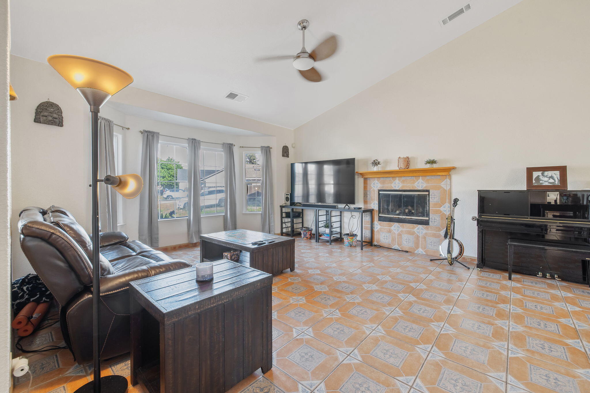 3605 E School Ct, Visalia, CA 93292