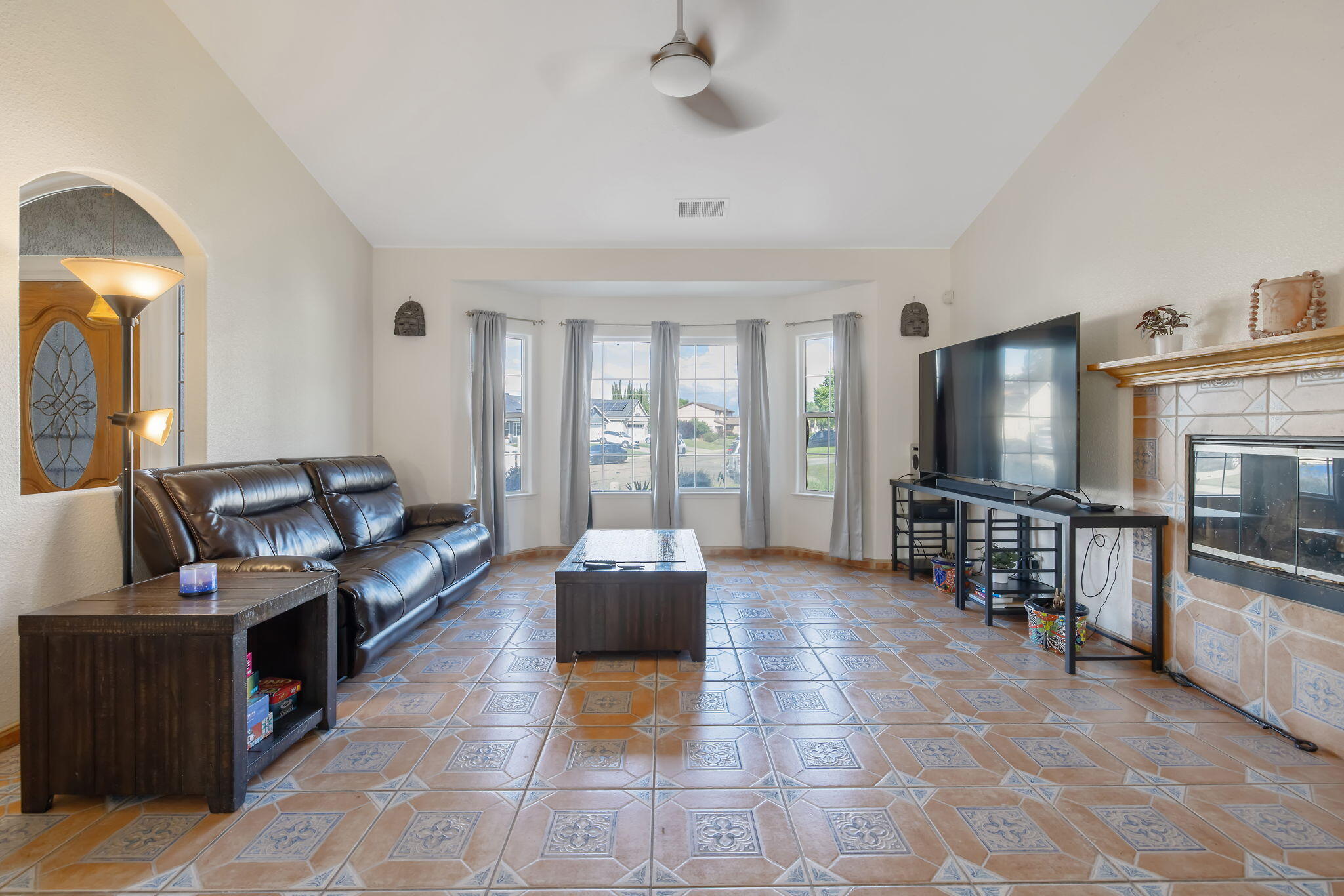 3605 E School Ct, Visalia, CA 93292