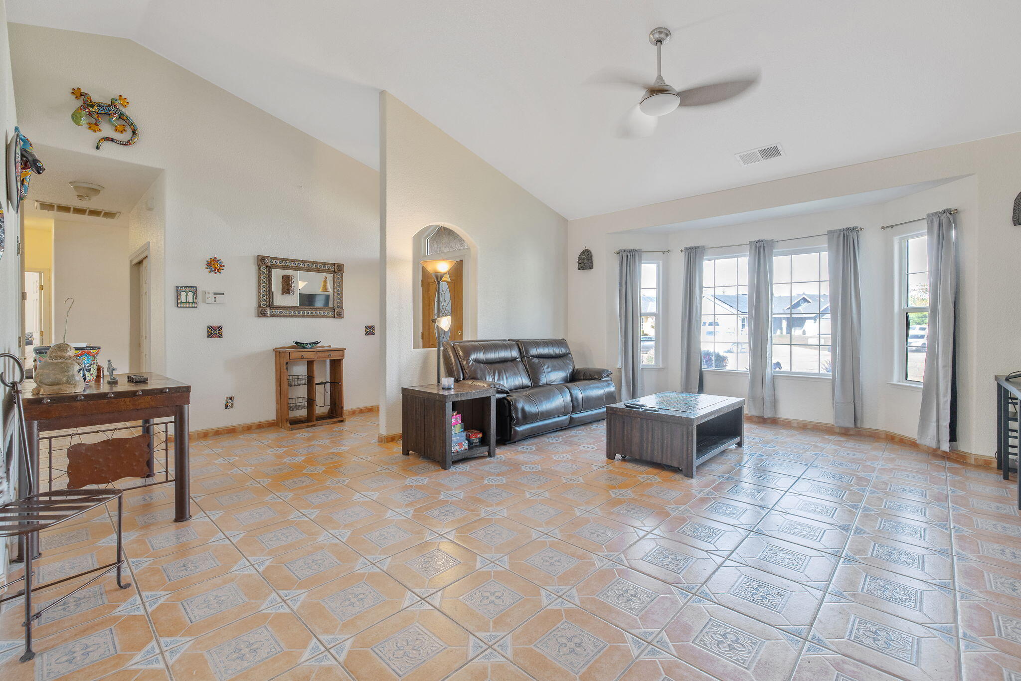 3605 E School Ct, Visalia, CA 93292