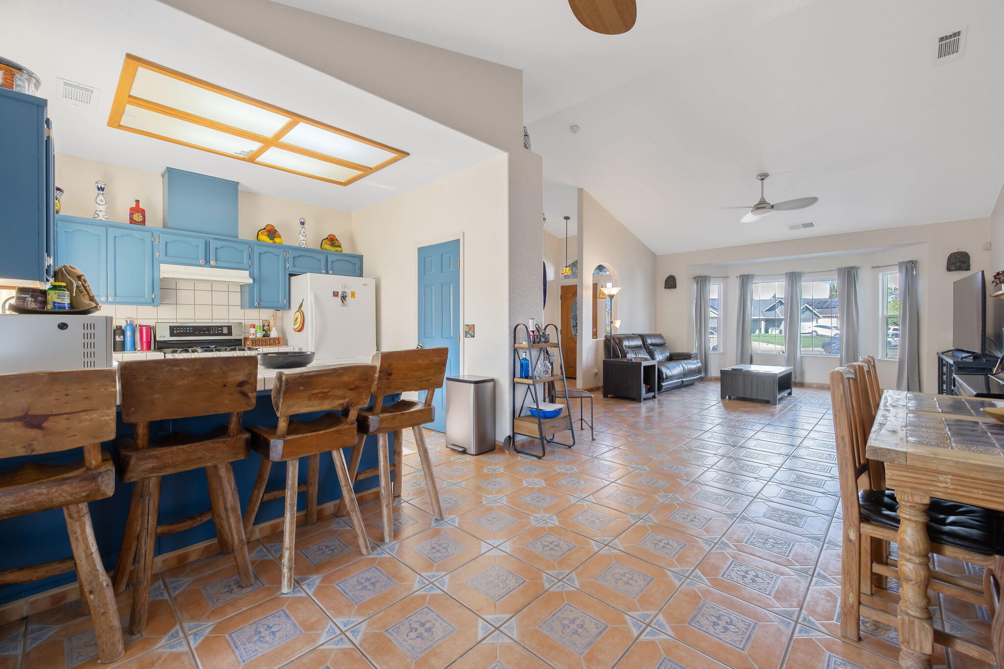 3605 E School Ct, Visalia, CA 93292