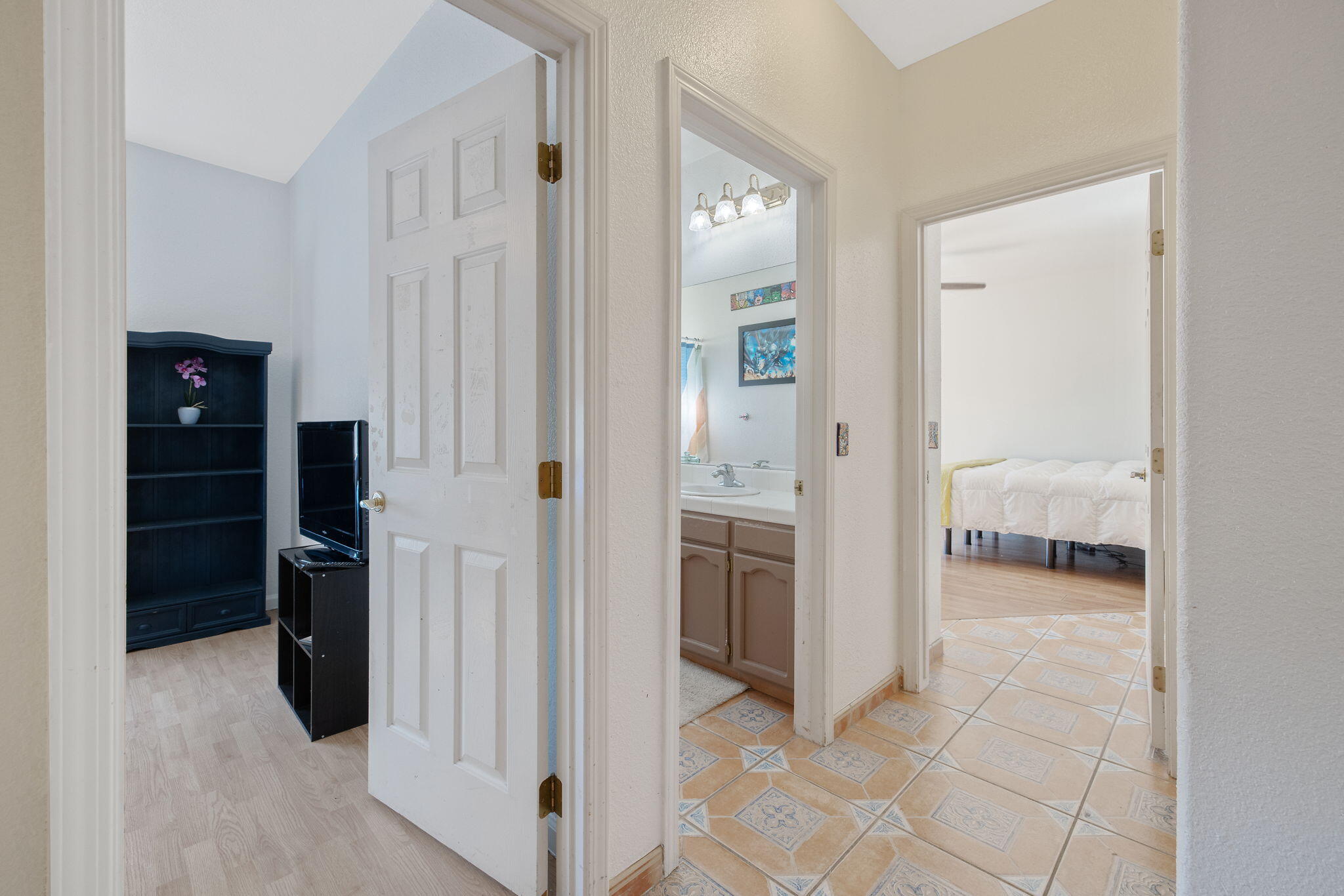 3605 E School Ct, Visalia, CA 93292