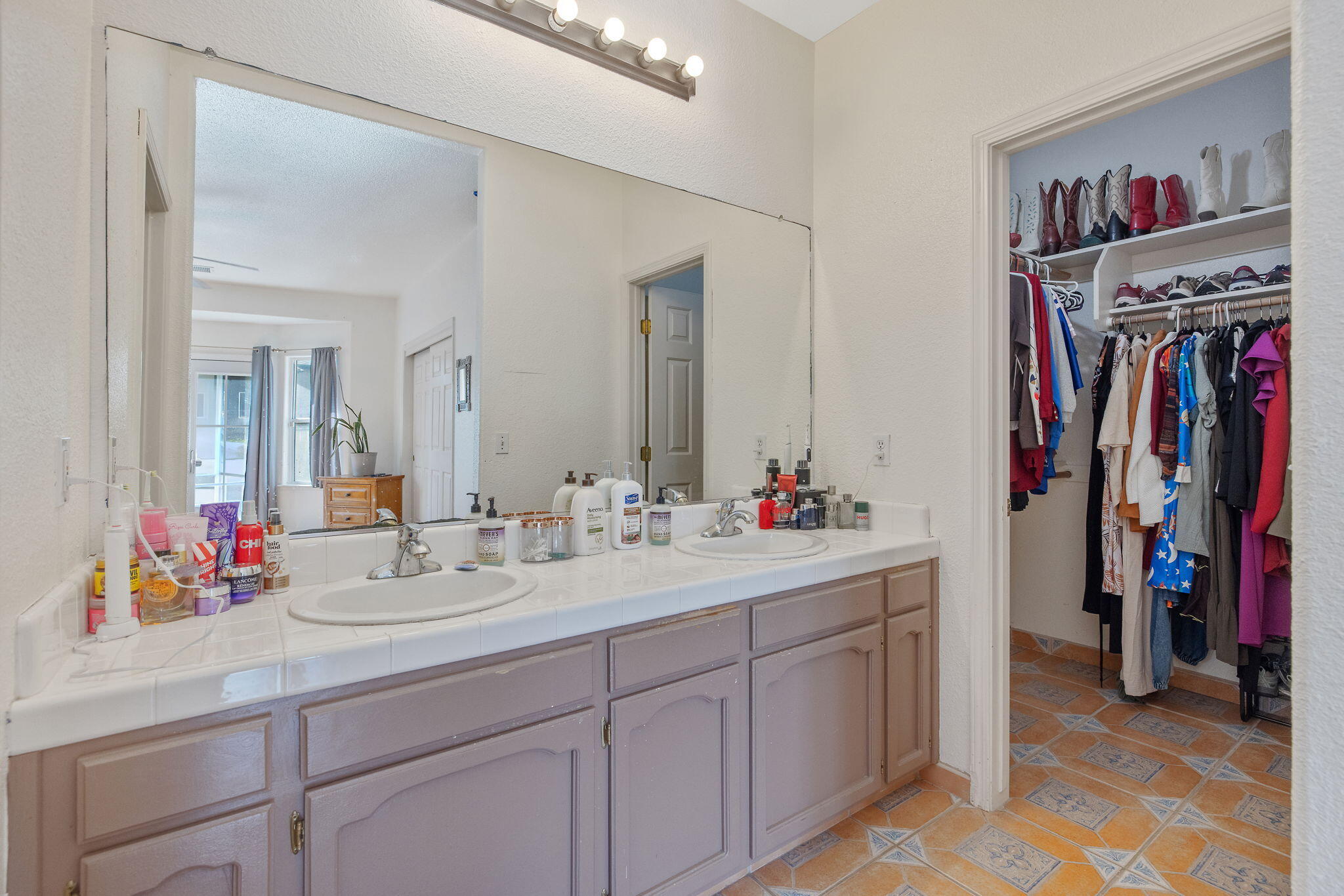 3605 E School Ct, Visalia, CA 93292