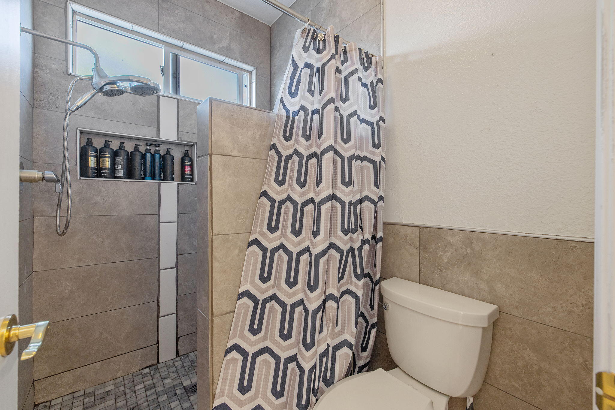 3605 E School Ct, Visalia, CA 93292