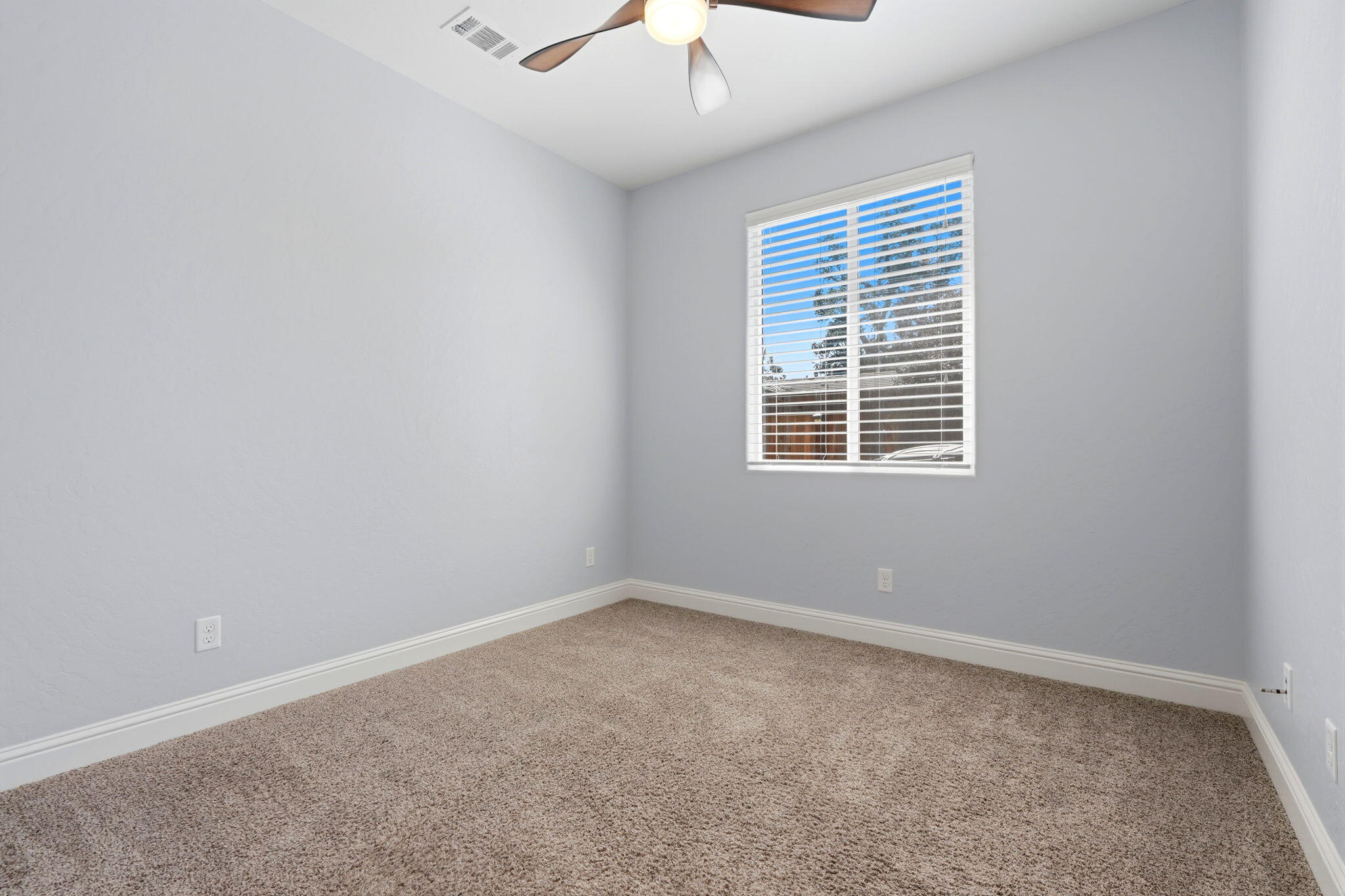 3026 Winslow St, Visalia, CA 93291