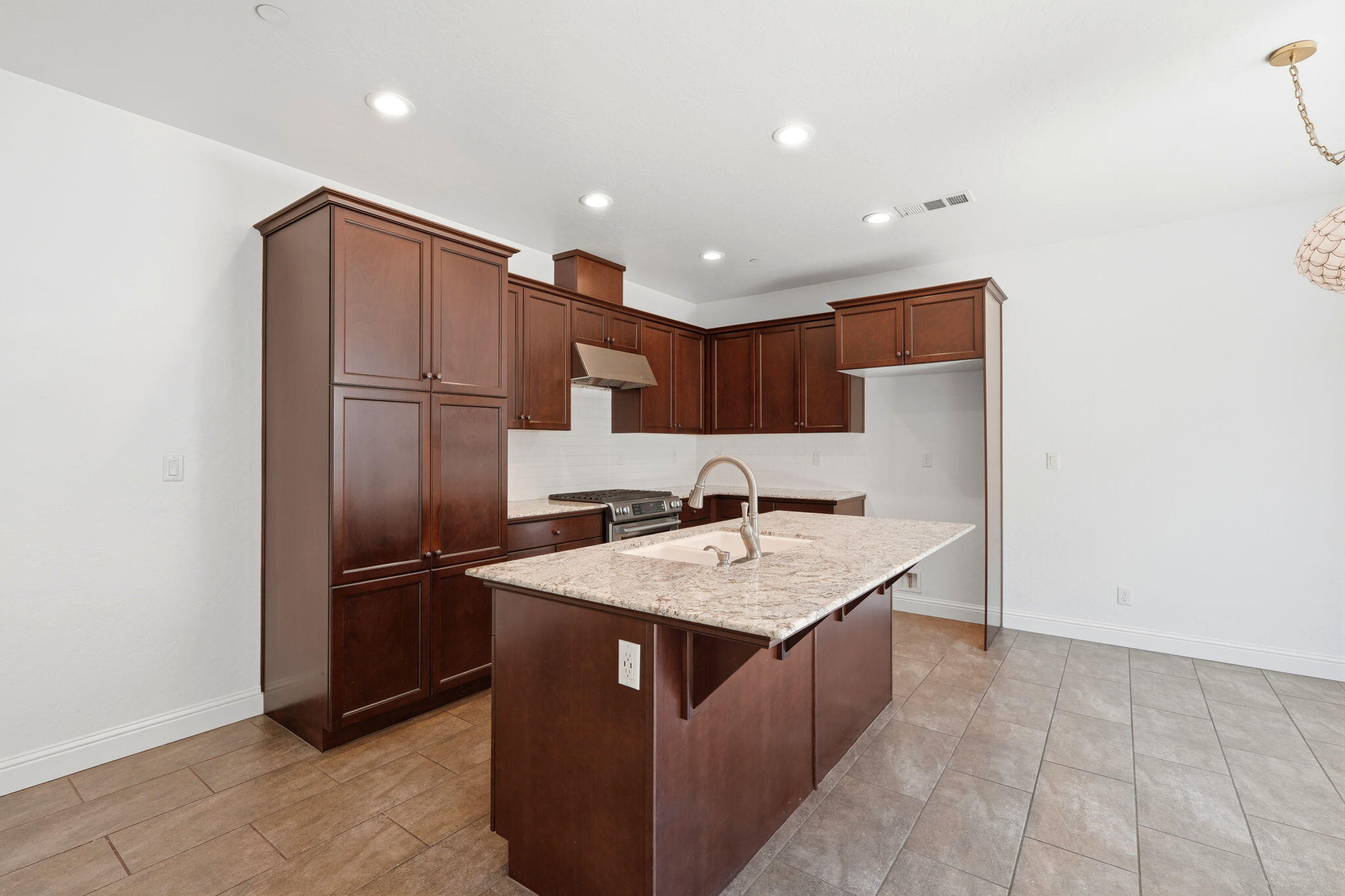 3026 Winslow St, Visalia, CA 93291