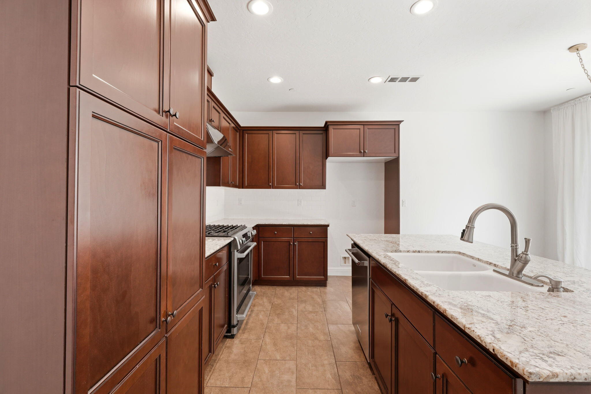 3026 Winslow St, Visalia, CA 93291