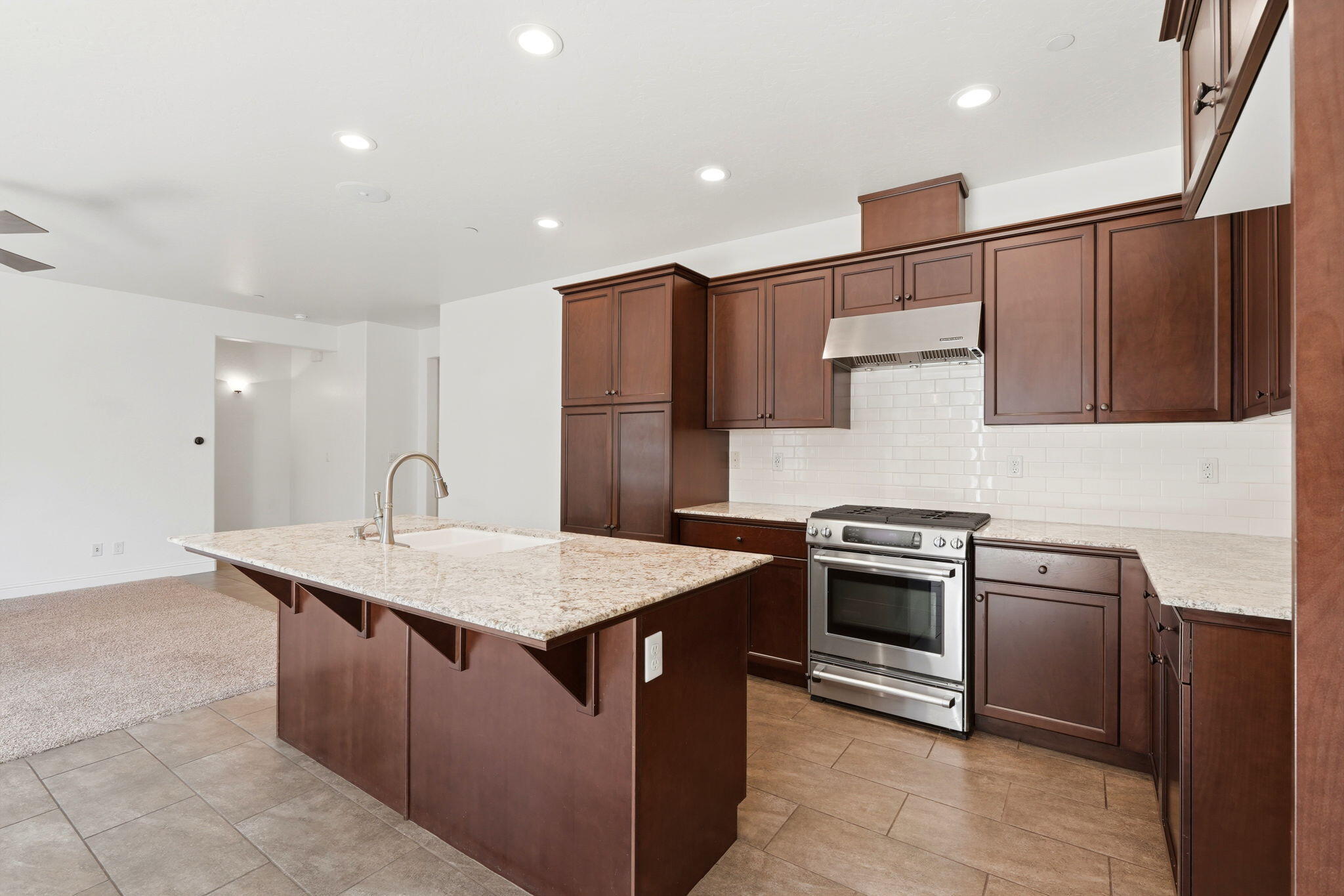 3026 Winslow St, Visalia, CA 93291