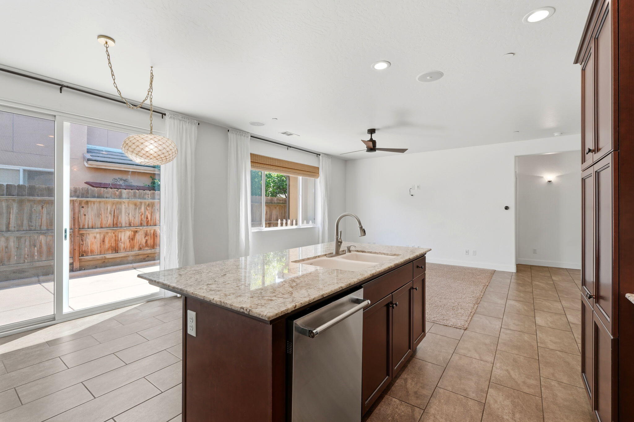 3026 Winslow St, Visalia, CA 93291