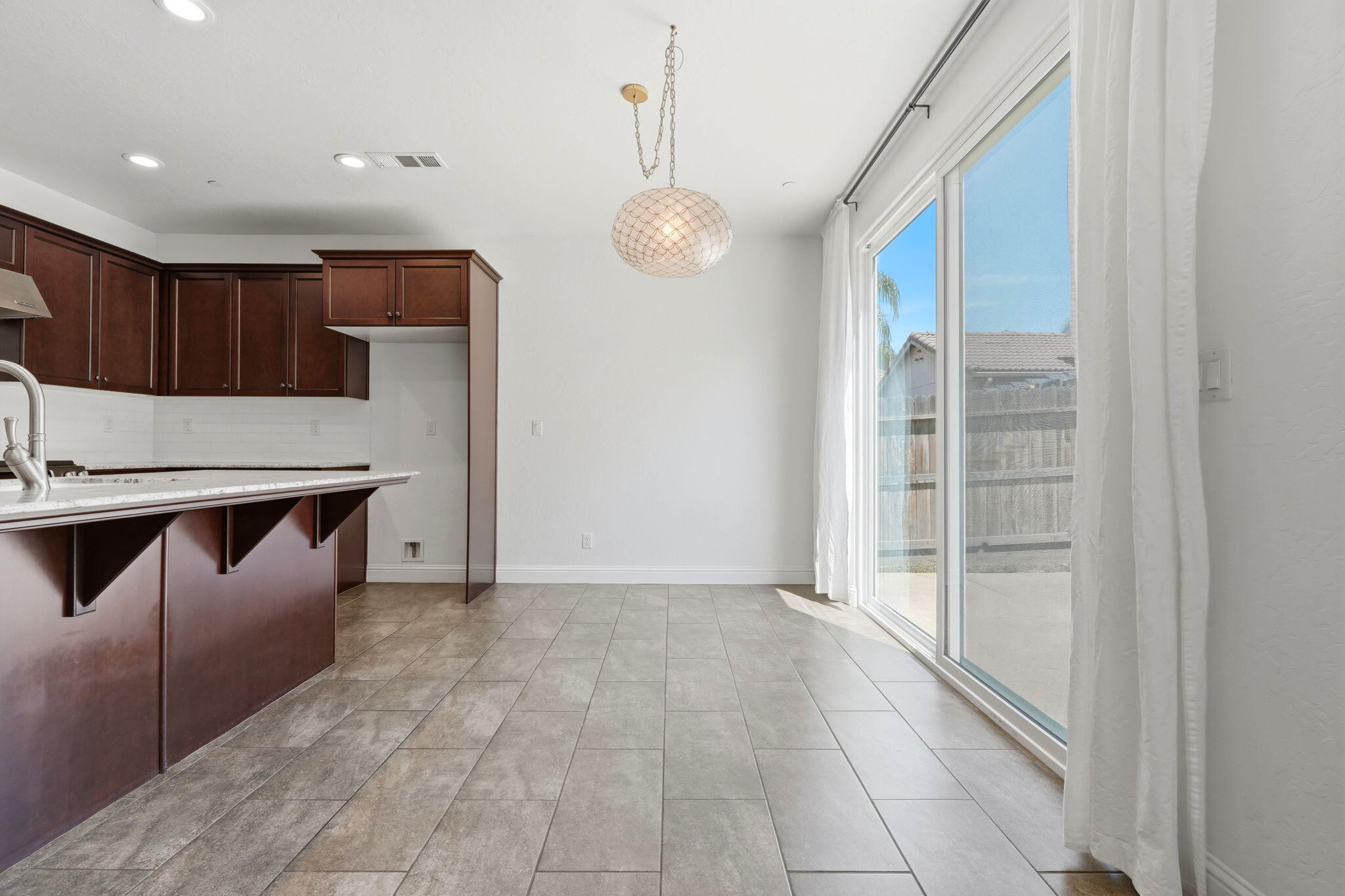 3026 Winslow St, Visalia, CA 93291