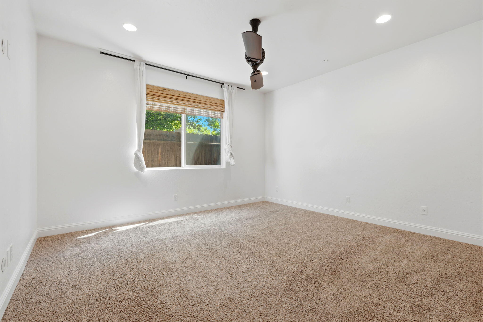 3026 Winslow St, Visalia, CA 93291