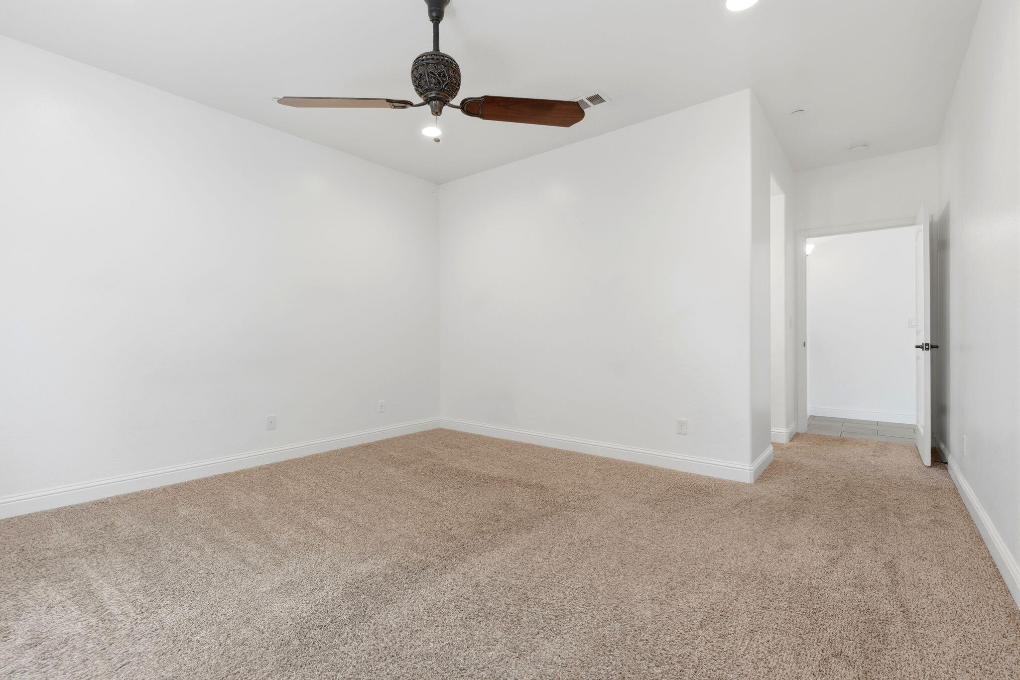 3026 Winslow St, Visalia, CA 93291