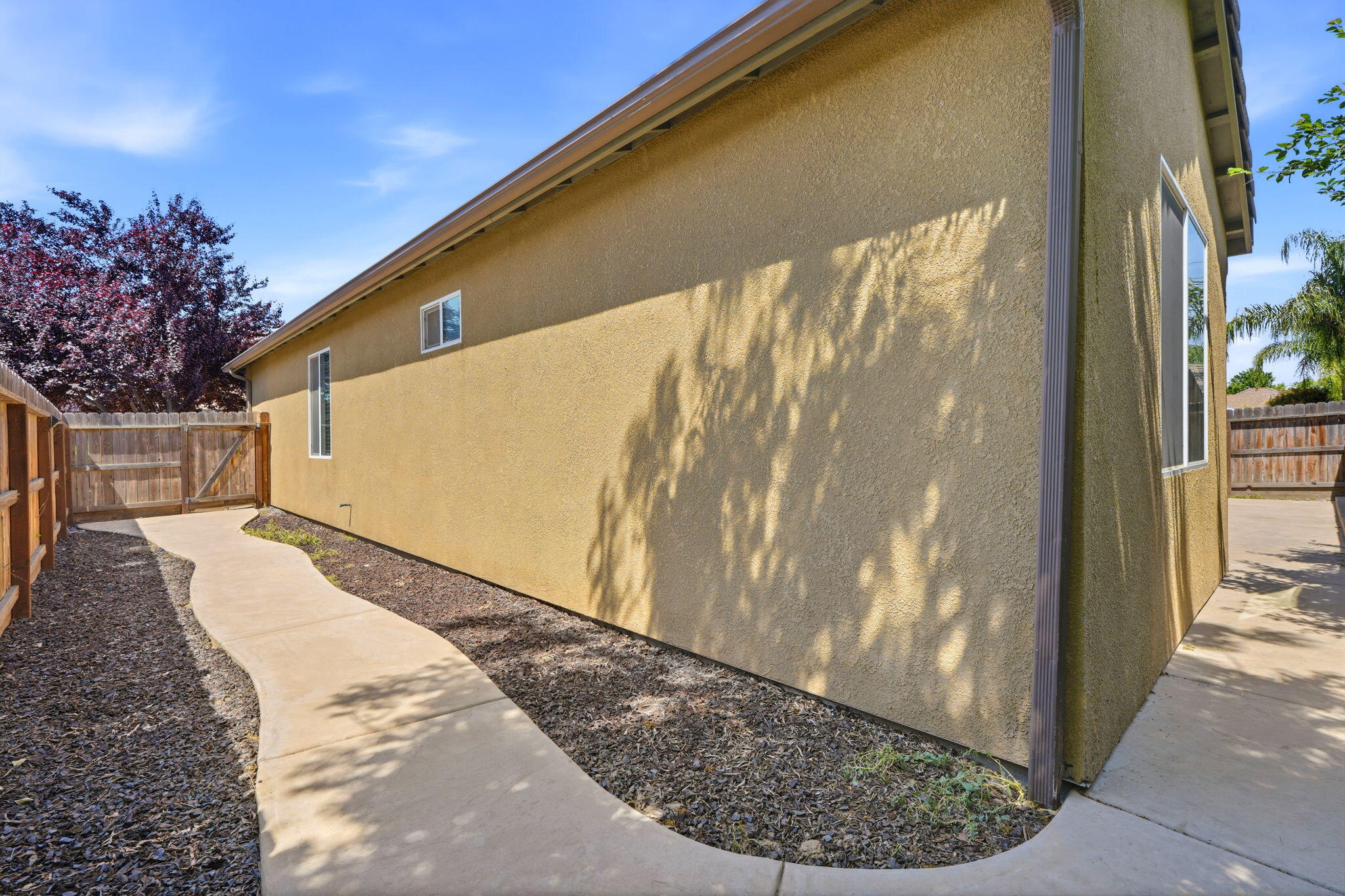 3026 Winslow St, Visalia, CA 93291