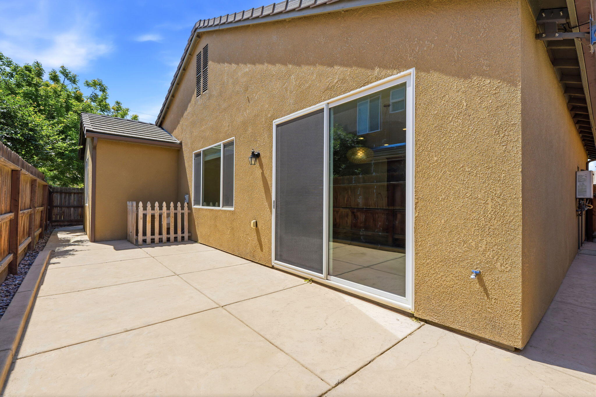 3026 Winslow St, Visalia, CA 93291