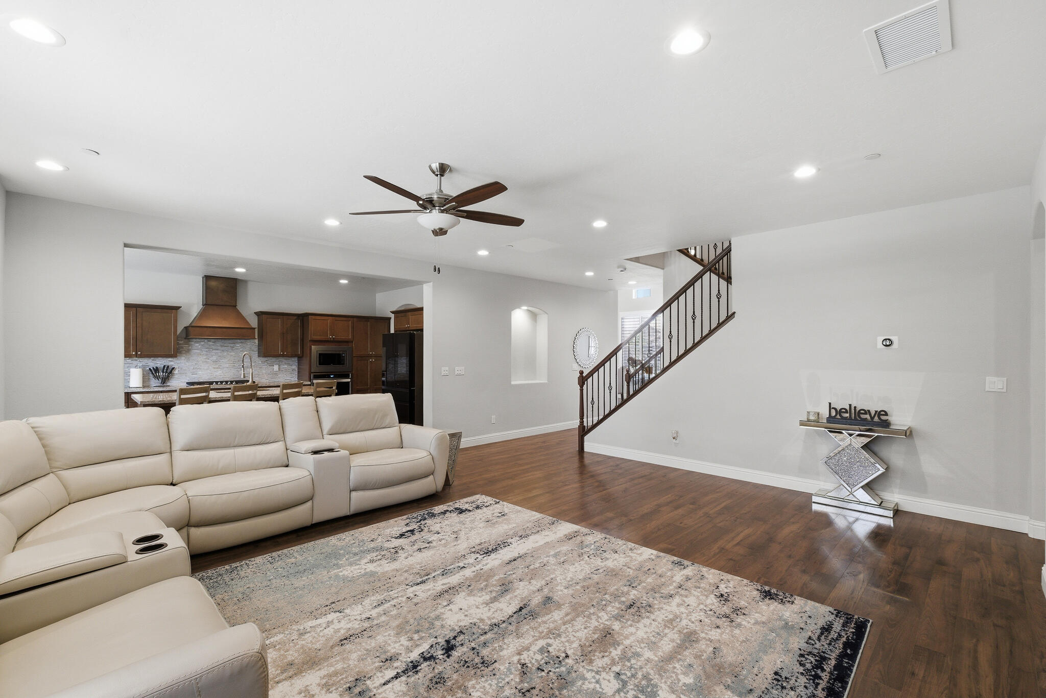 1621 W Sedona Ave, Visalia, CA 93291