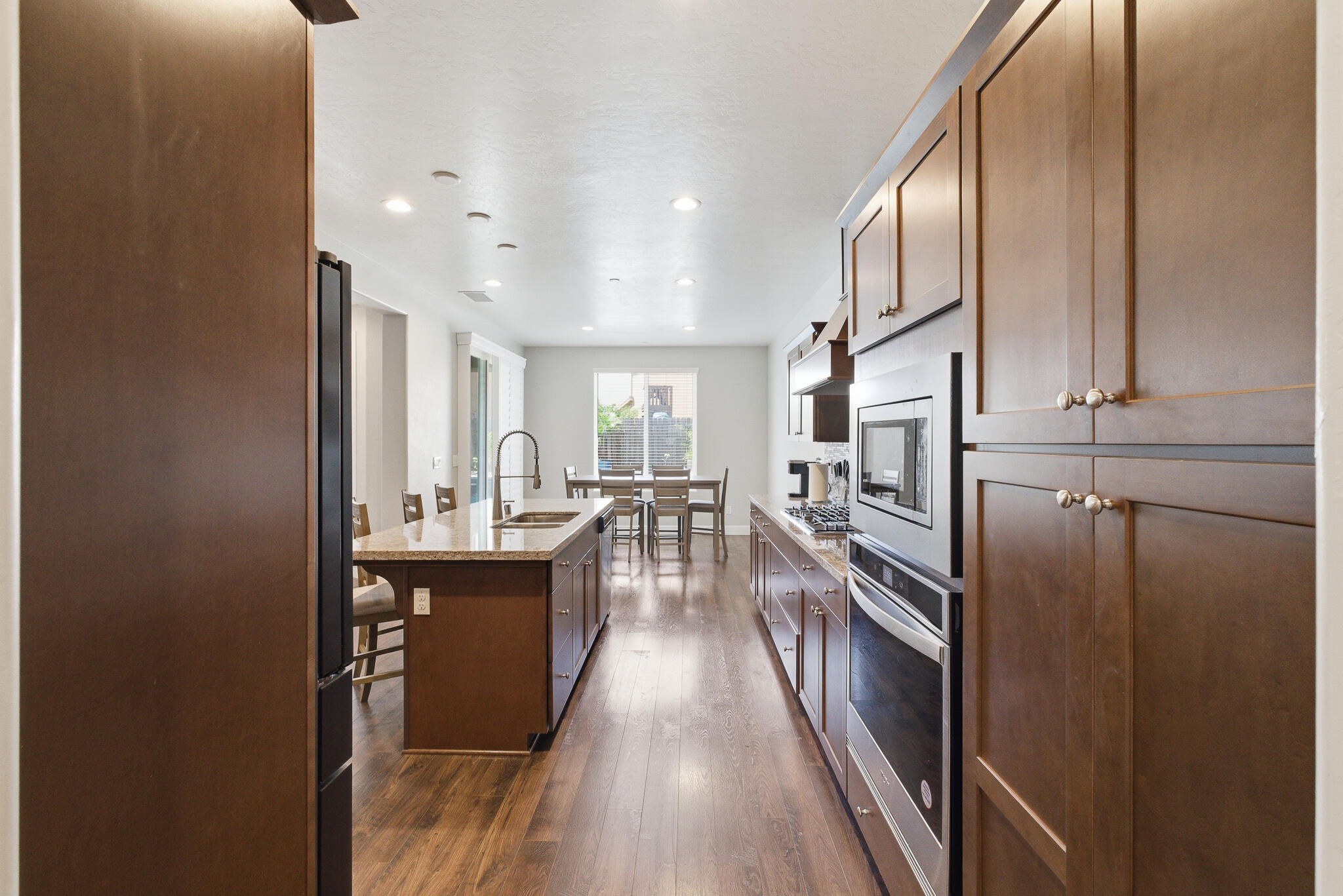 1621 W Sedona Ave, Visalia, CA 93291