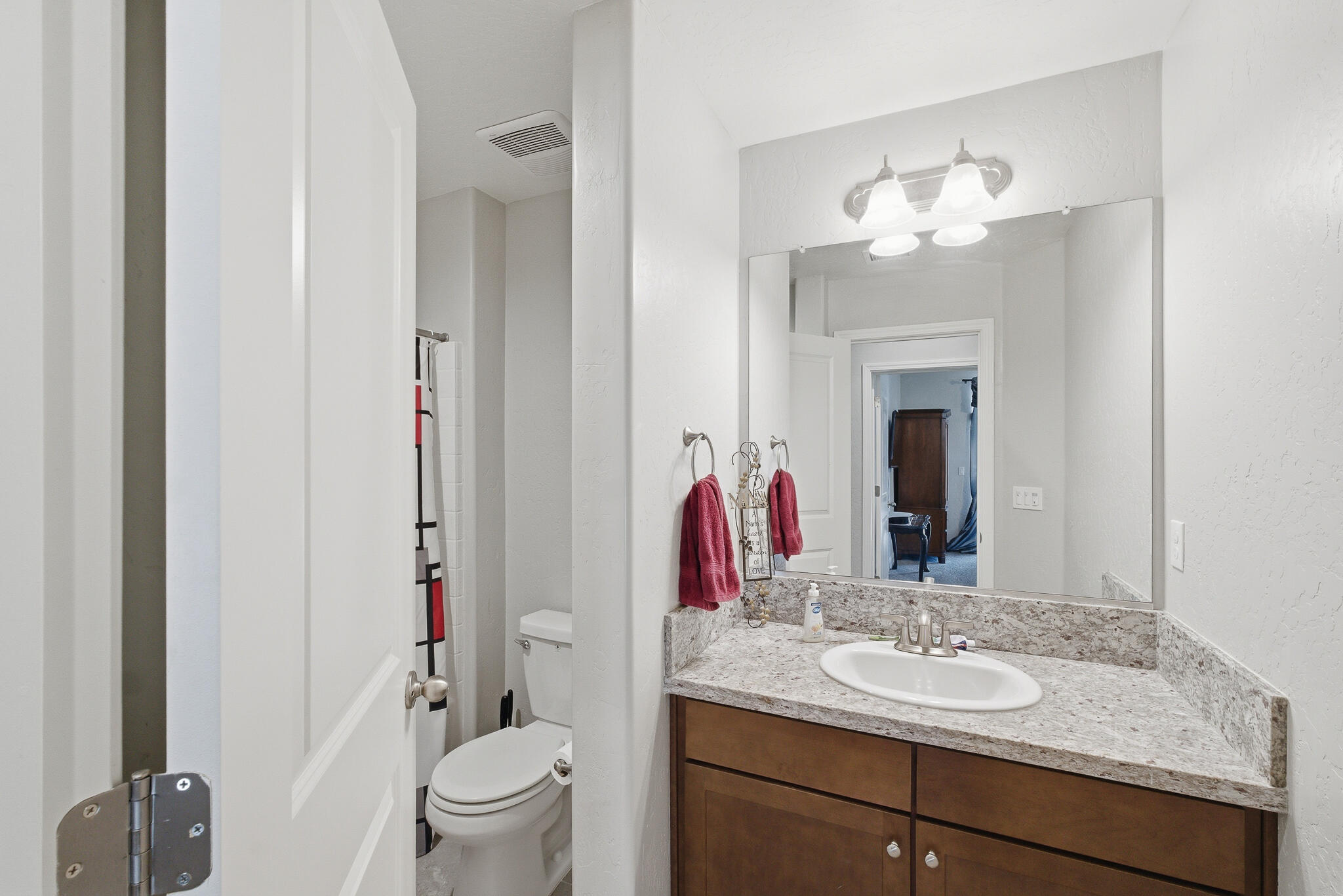 1621 W Sedona Ave, Visalia, CA 93291