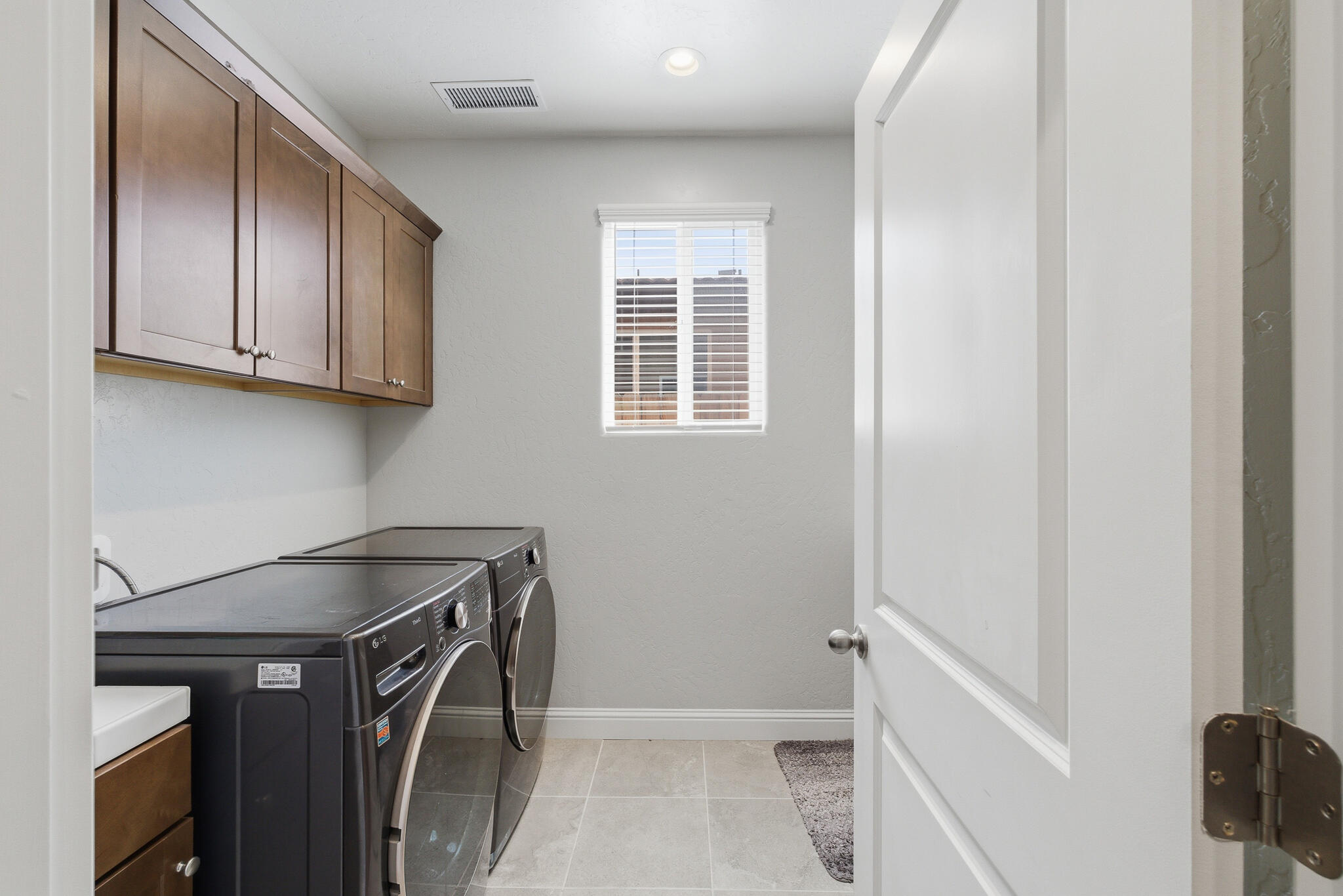 1621 W Sedona Ave, Visalia, CA 93291