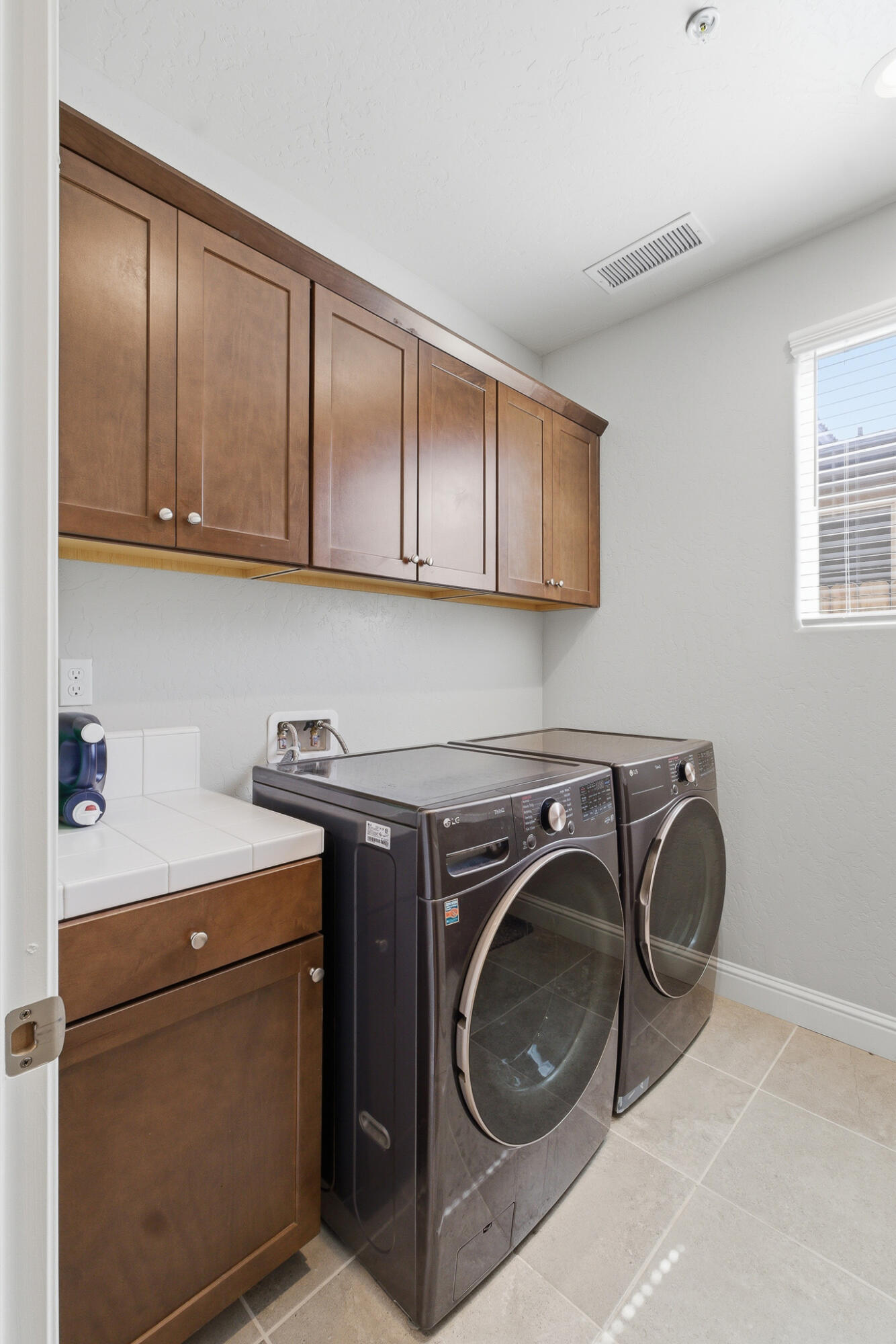 1621 W Sedona Ave, Visalia, CA 93291