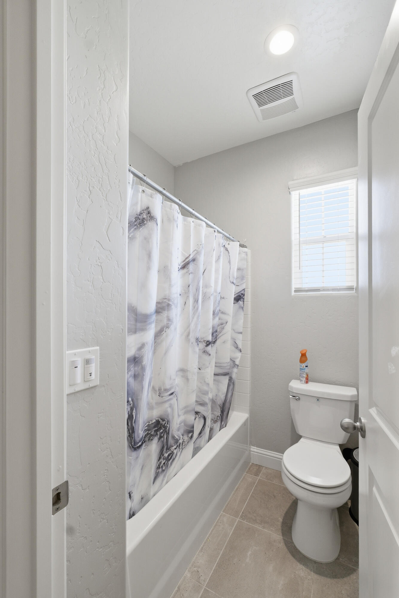 1621 W Sedona Ave, Visalia, CA 93291