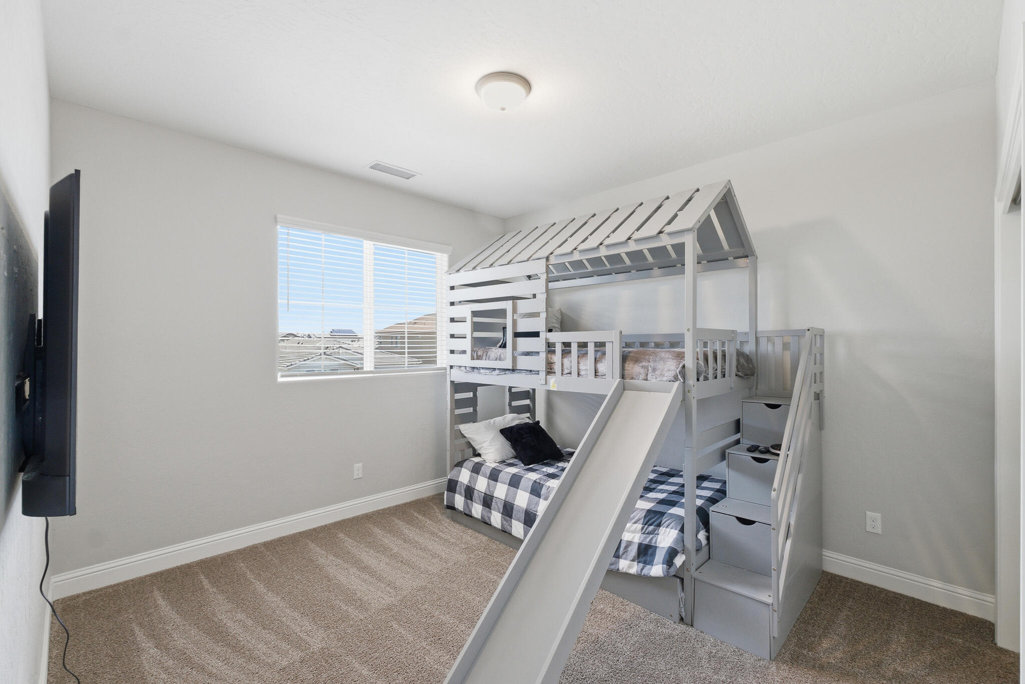 1621 W Sedona Ave, Visalia, CA 93291